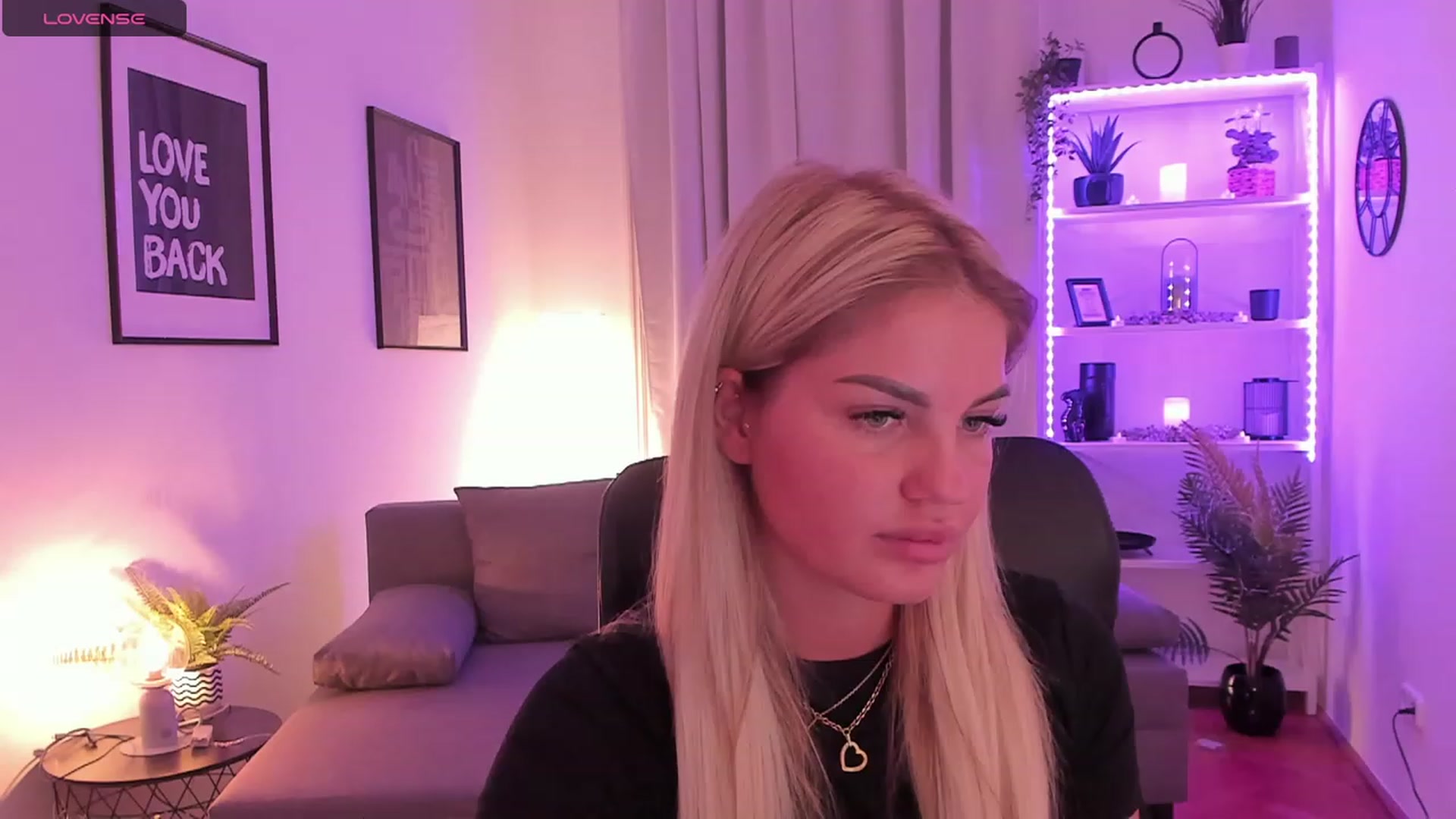 Gallery image thumbnail from NiaBlondie's myfreecams stream on, 11/18/2023, 18:16 image 2 of 20