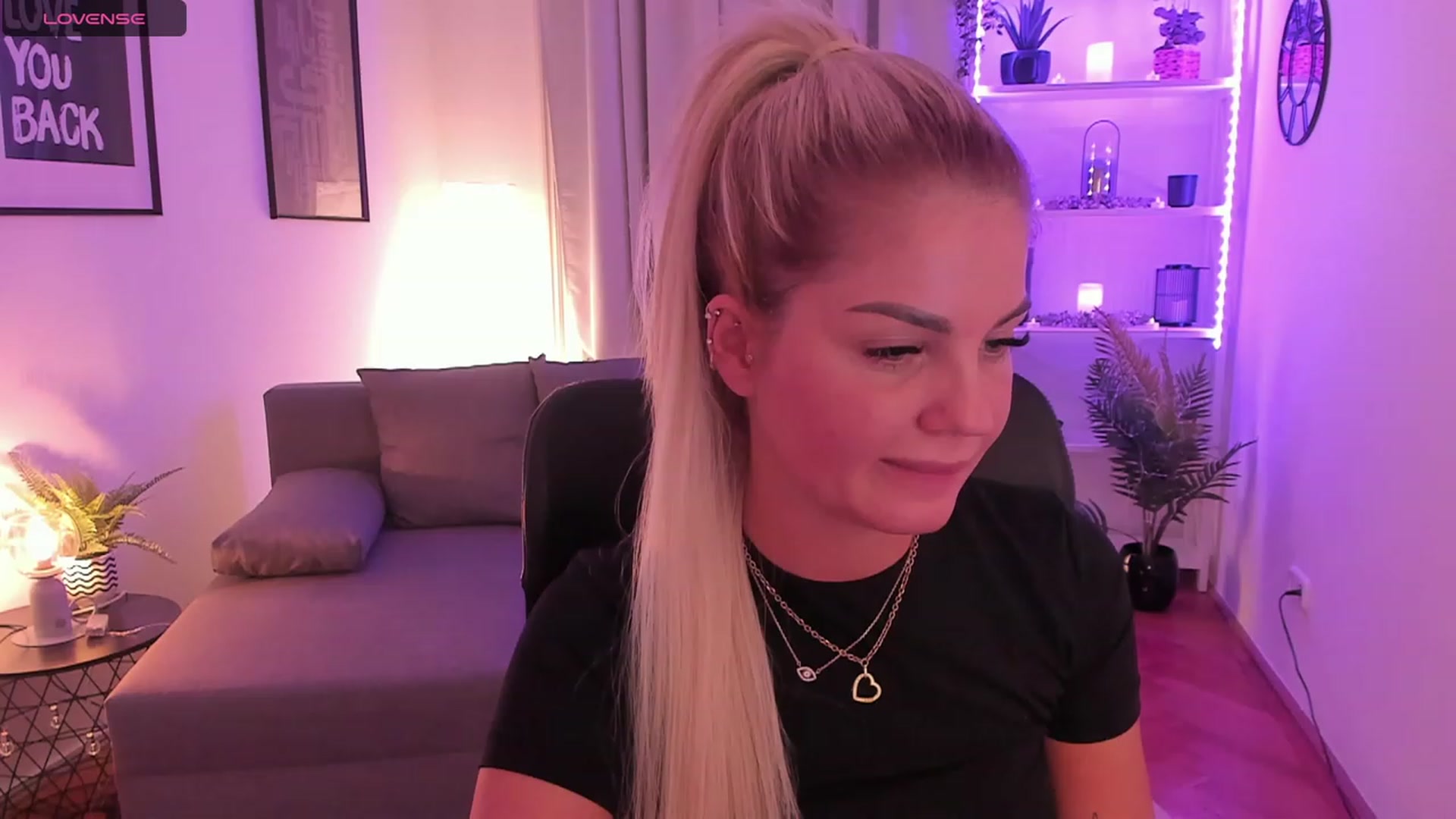 Gallery image thumbnail from NiaBlondie's myfreecams stream on, 11/18/2023, 18:16 image 18 of 20