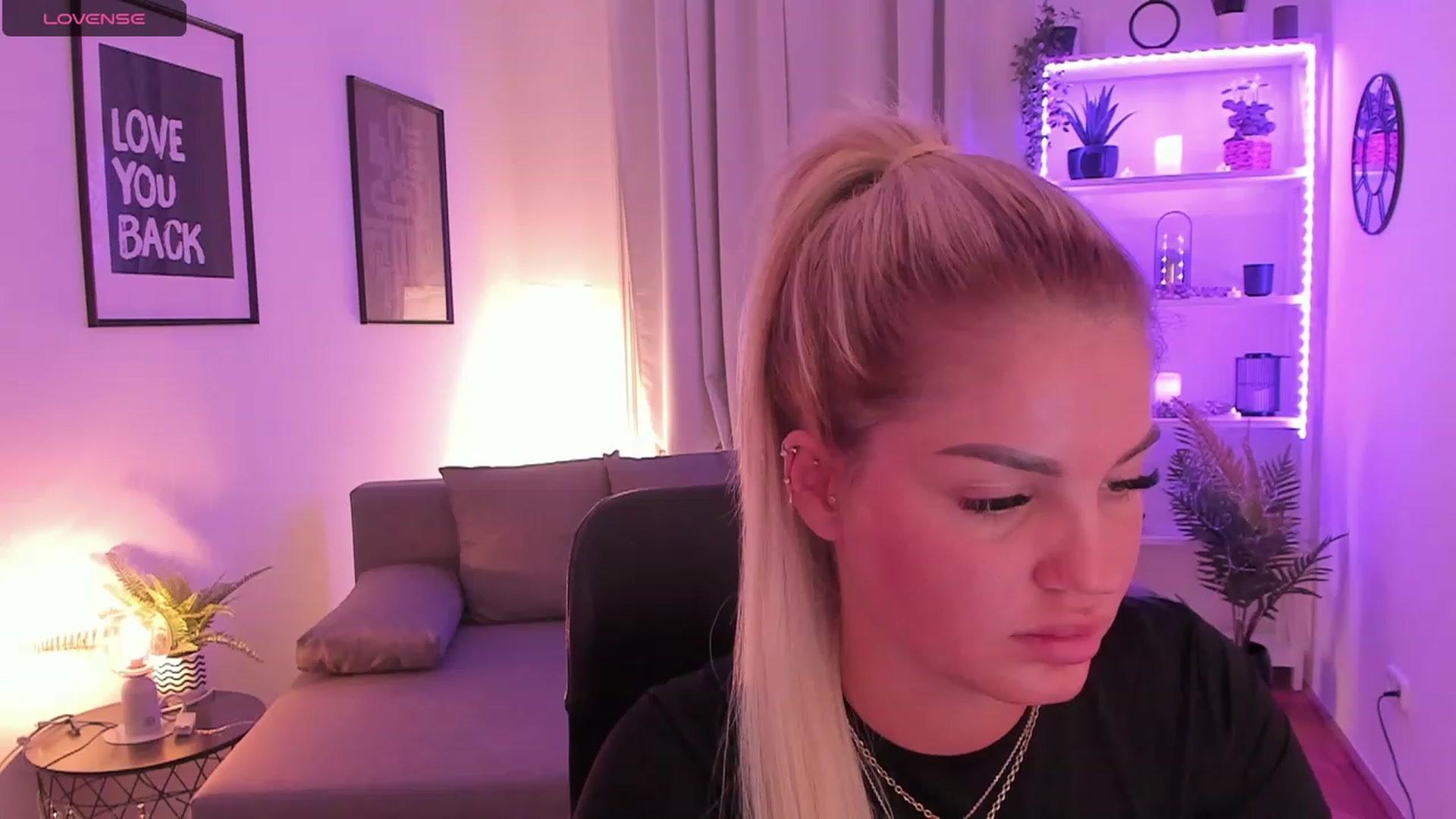 Gallery image thumbnail from NiaBlondie's myfreecams stream on, 11/18/2023, 18:16 image 15 of 20