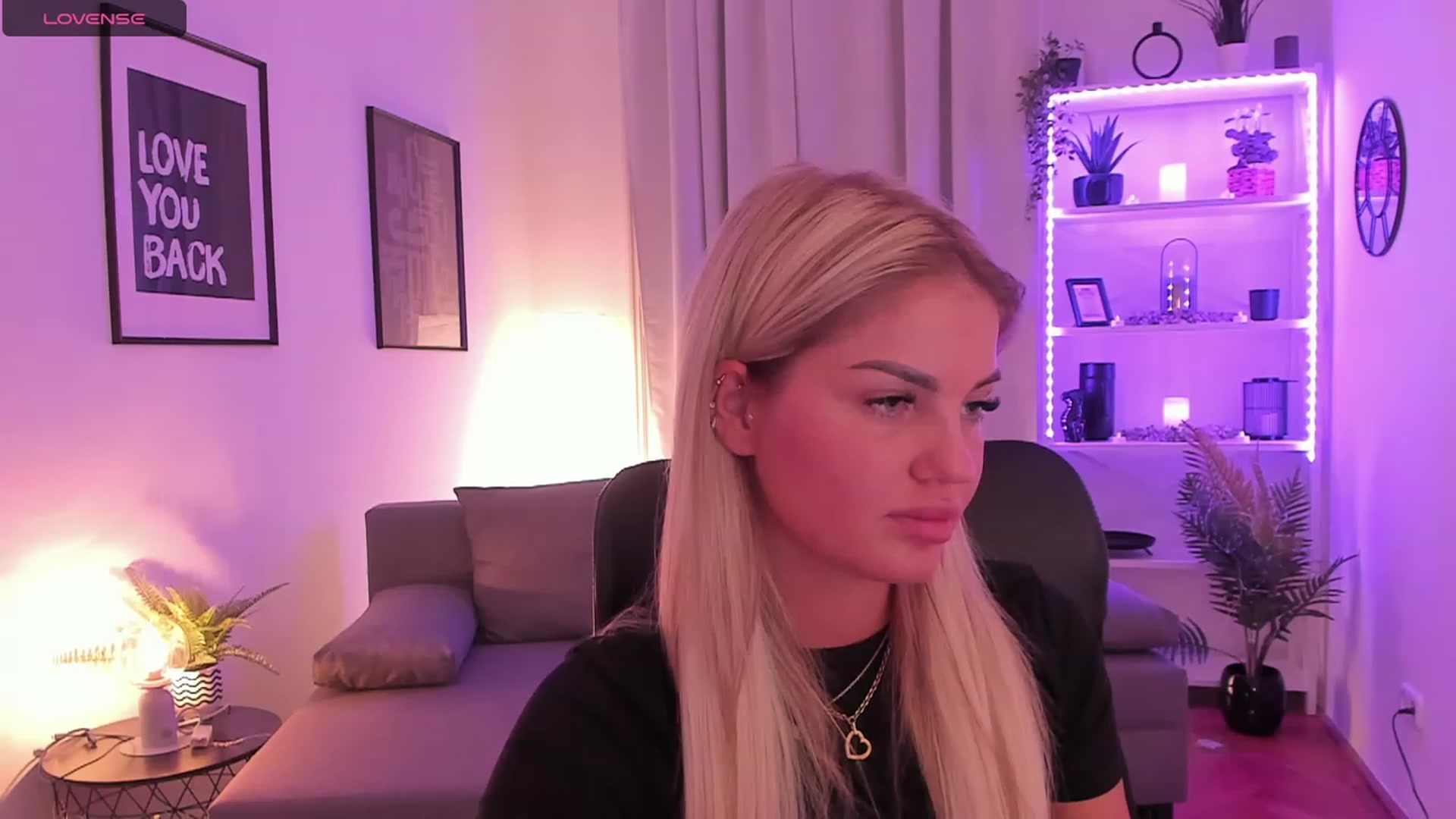 Gallery image thumbnail from NiaBlondie's myfreecams stream on, 11/18/2023, 18:16 image 1 of 20