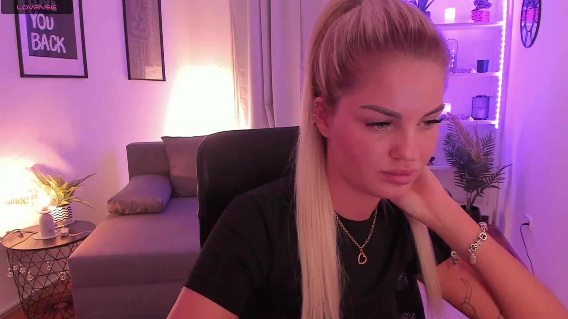 Gallery image thumbnail from NiaBlondie's myfreecams stream on, 11/18/2023, 20:09 image 3 of 20