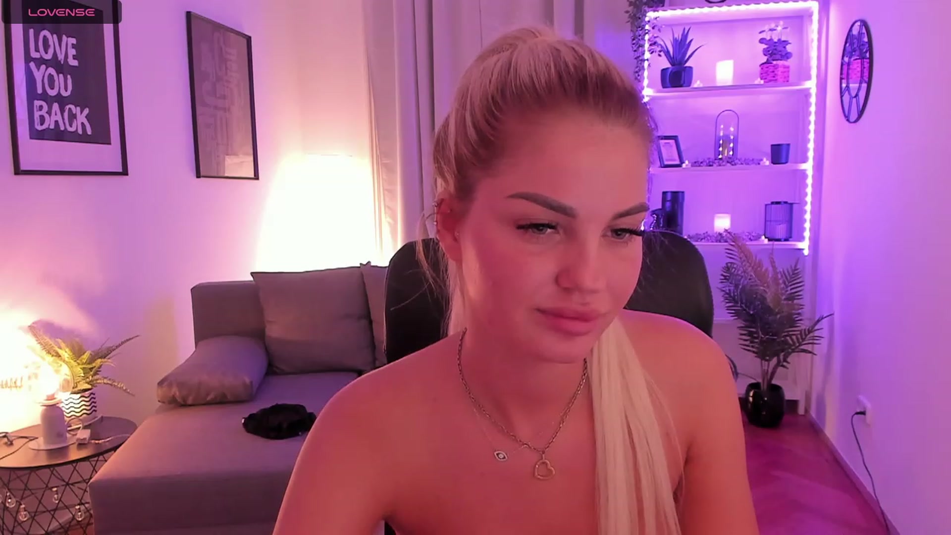 Gallery image thumbnail from NiaBlondie's myfreecams stream on, 11/18/2023, 20:09 image 11 of 20