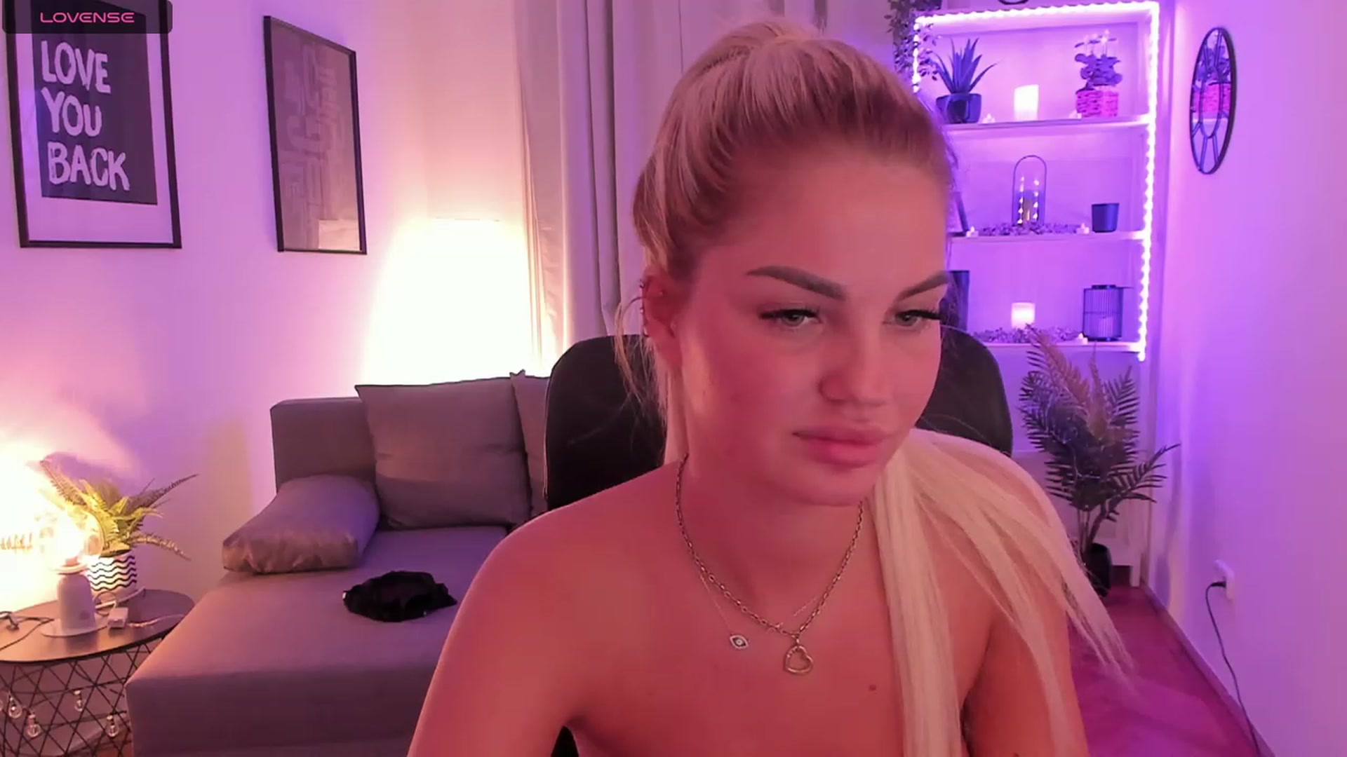 Gallery image thumbnail from NiaBlondie's myfreecams stream on, 11/18/2023, 20:09 image 10 of 20