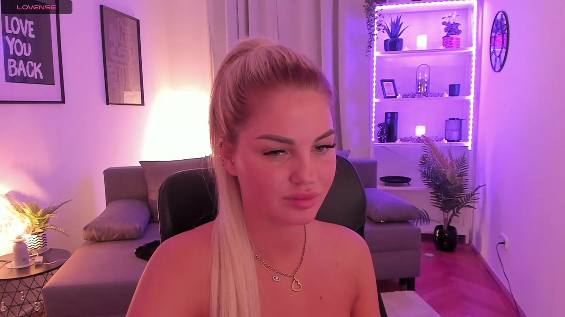 Gallery image thumbnail from NiaBlondie's myfreecams stream on, 11/18/2023, 20:09 image 19 of 20