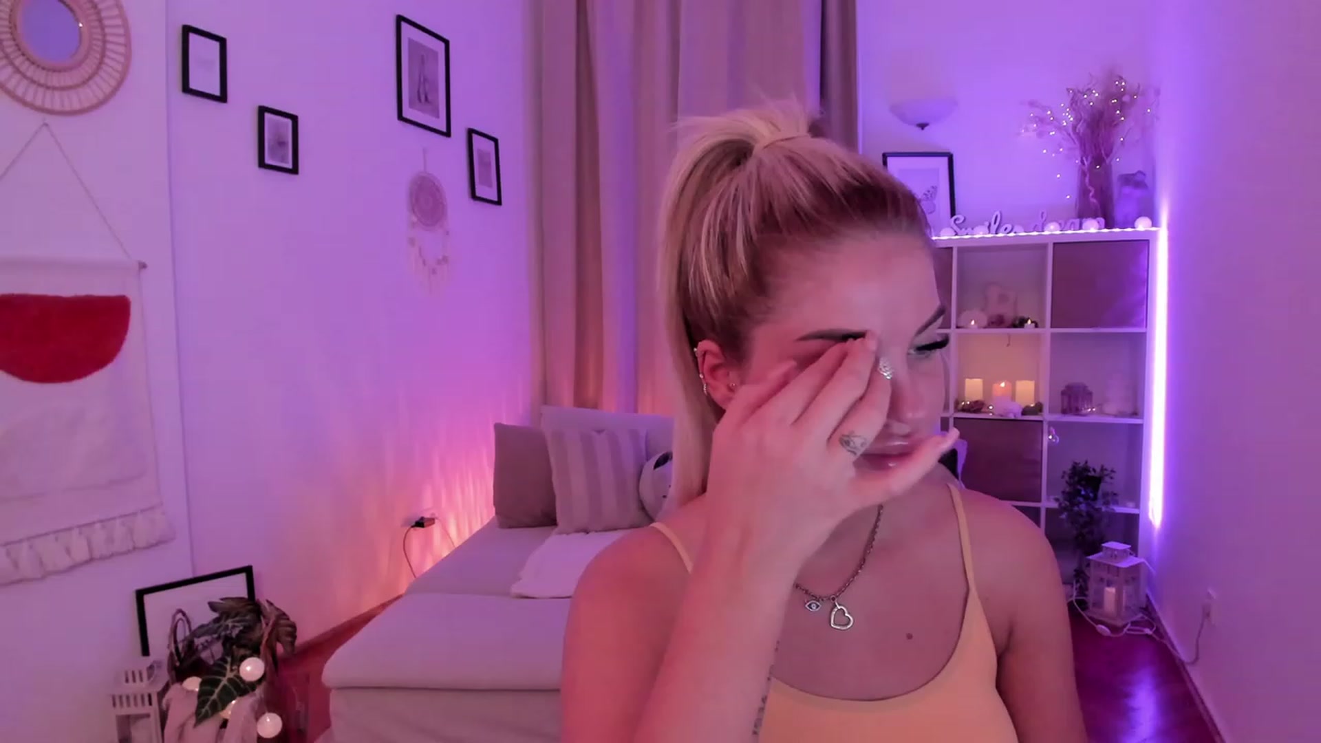 Gallery image thumbnail from NiaBlondie's myfreecams stream on, 11/19/2023, 13:13 image 11 of 20