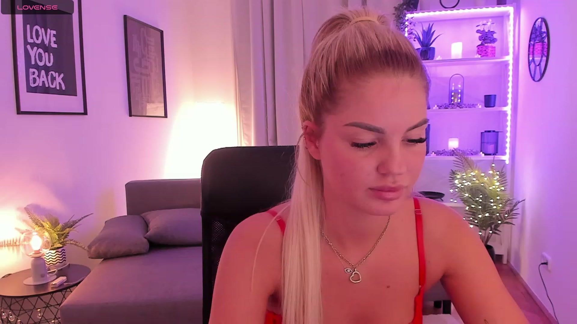 Gallery image thumbnail from NiaBlondie's myfreecams stream on, 11/20/2023, 19:25 image 19 of 20