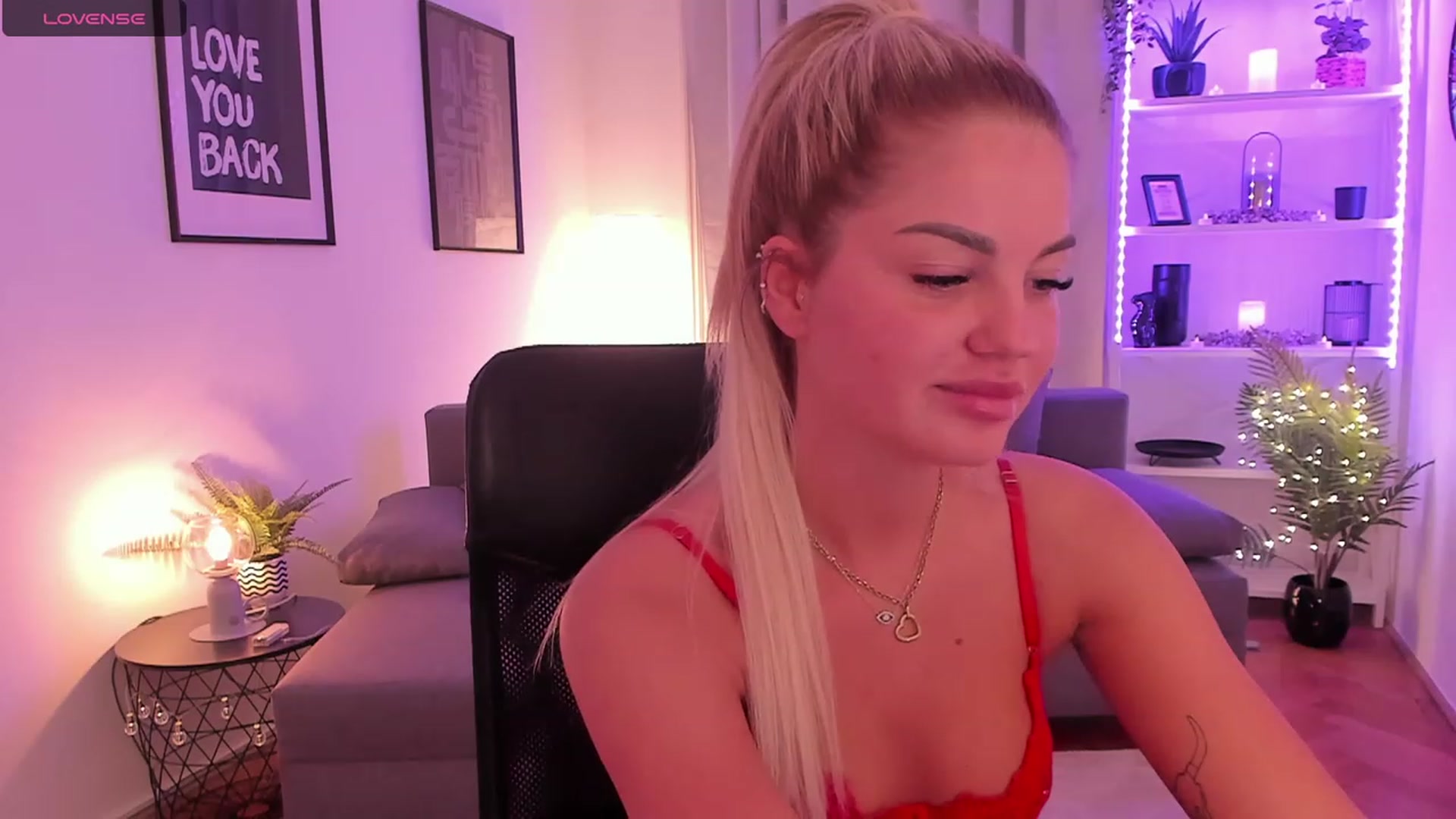Gallery image thumbnail from NiaBlondie's myfreecams stream on, 11/20/2023, 19:25 image 12 of 20