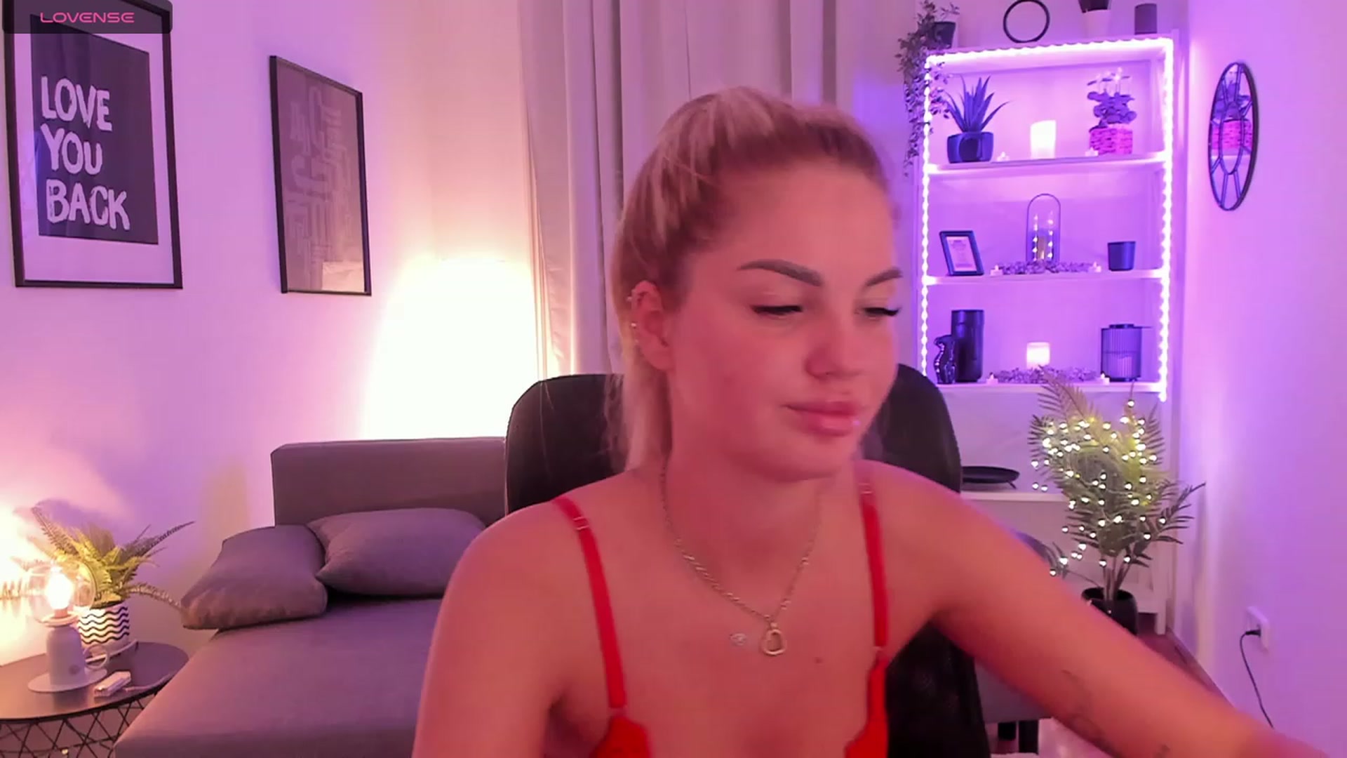 Gallery image thumbnail from NiaBlondie's myfreecams stream on, 11/20/2023, 21:09 image 5 of 20