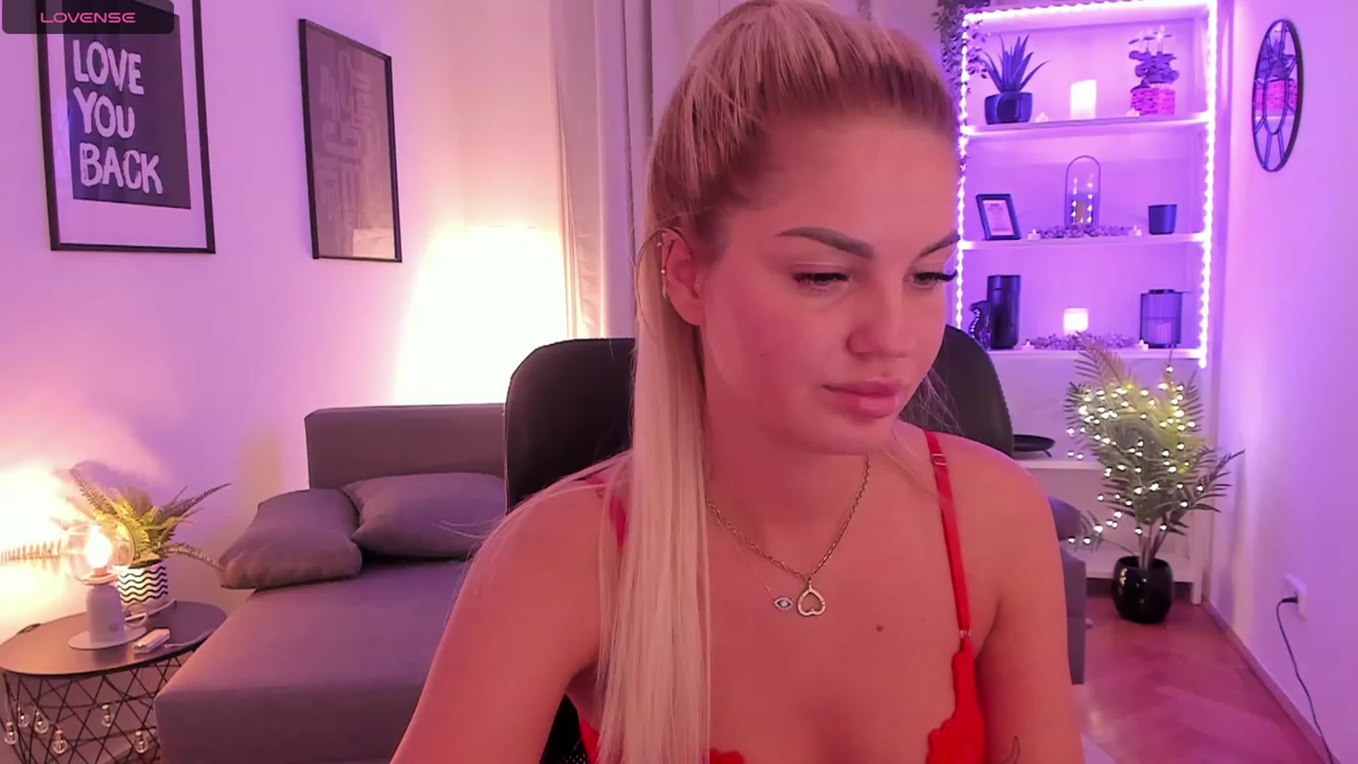 Gallery image thumbnail from NiaBlondie's myfreecams stream on, 11/20/2023, 21:09 image 18 of 20