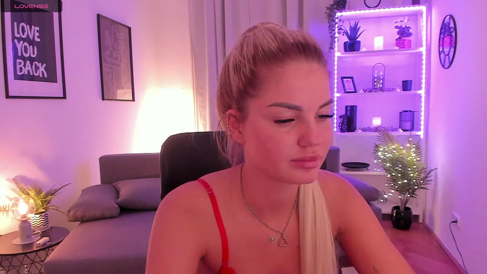Gallery image thumbnail from NiaBlondie's myfreecams stream on, 11/20/2023, 21:09 image 15 of 20