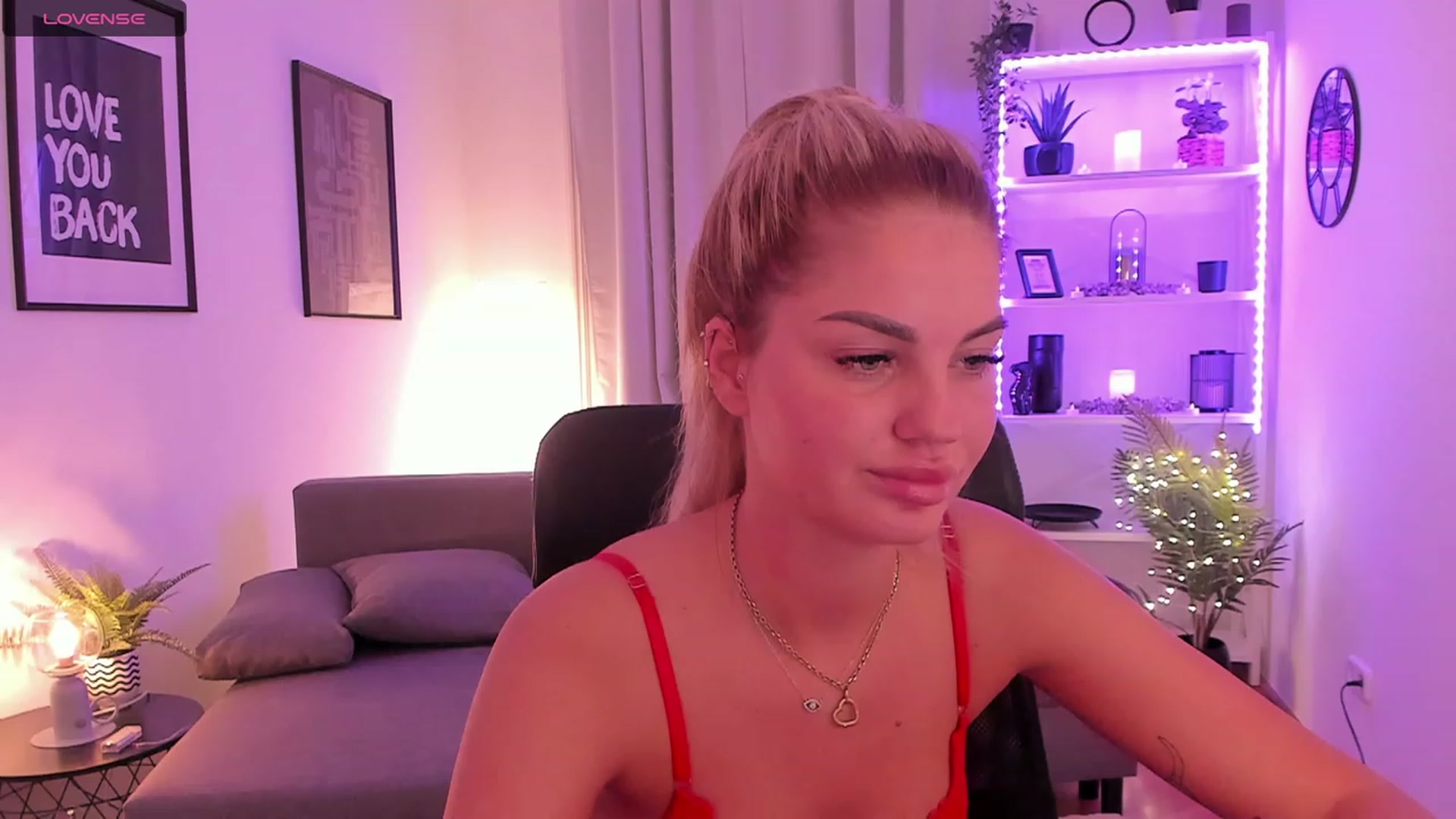 Gallery image thumbnail from NiaBlondie's myfreecams stream on, 11/20/2023, 21:09 image 6 of 20