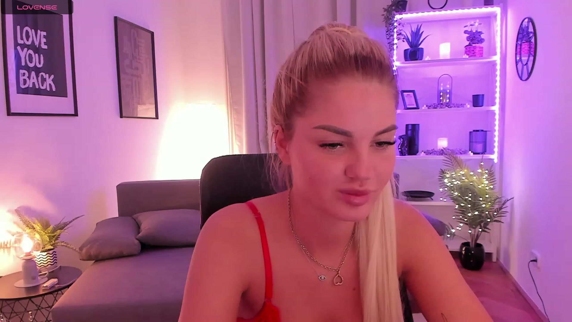 Gallery image thumbnail from NiaBlondie's myfreecams stream on, 11/20/2023, 21:09 image 13 of 20