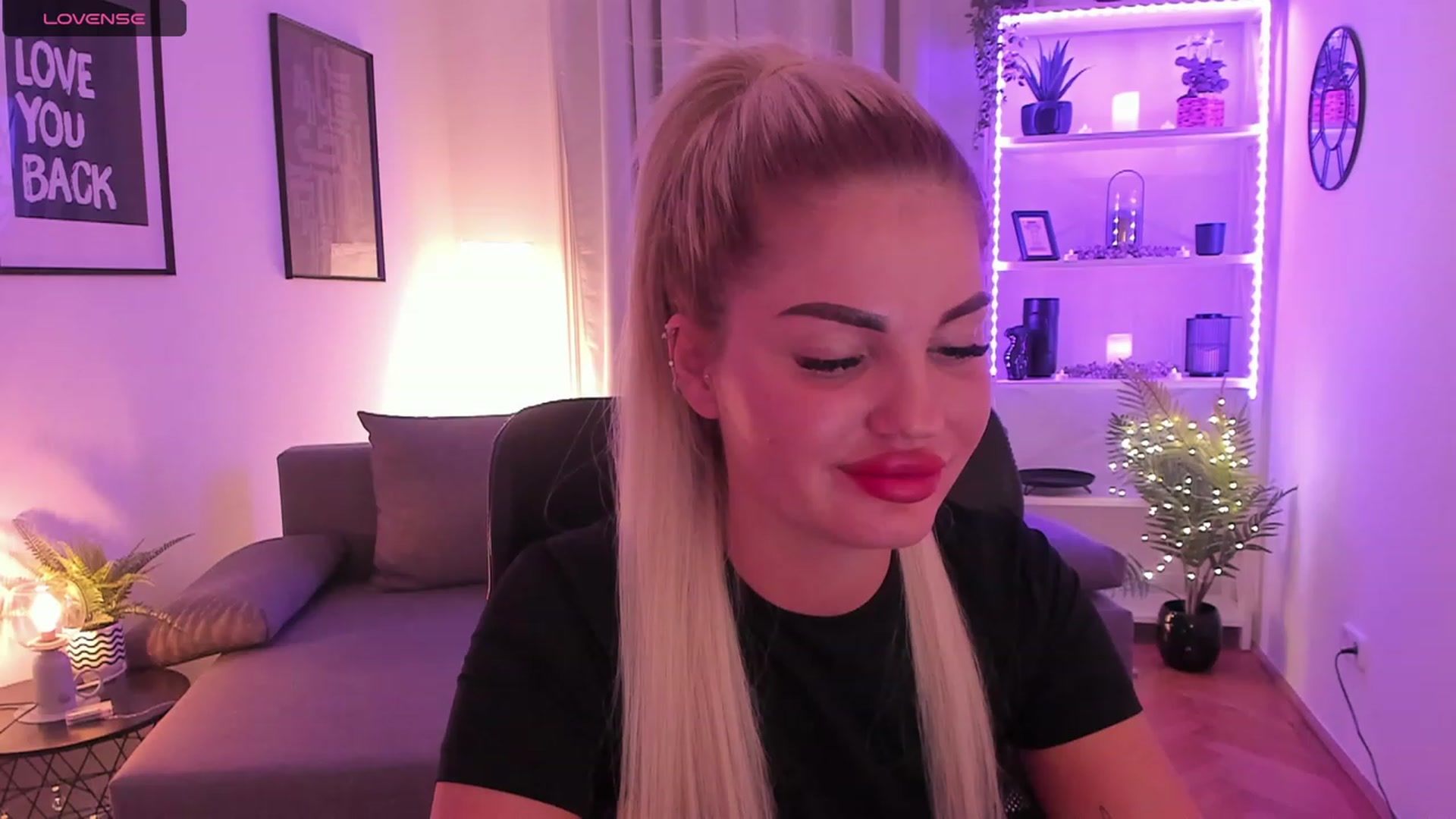 Gallery image thumbnail from NiaBlondie's myfreecams stream on, 11/21/2023, 19:53 image 3 of 20