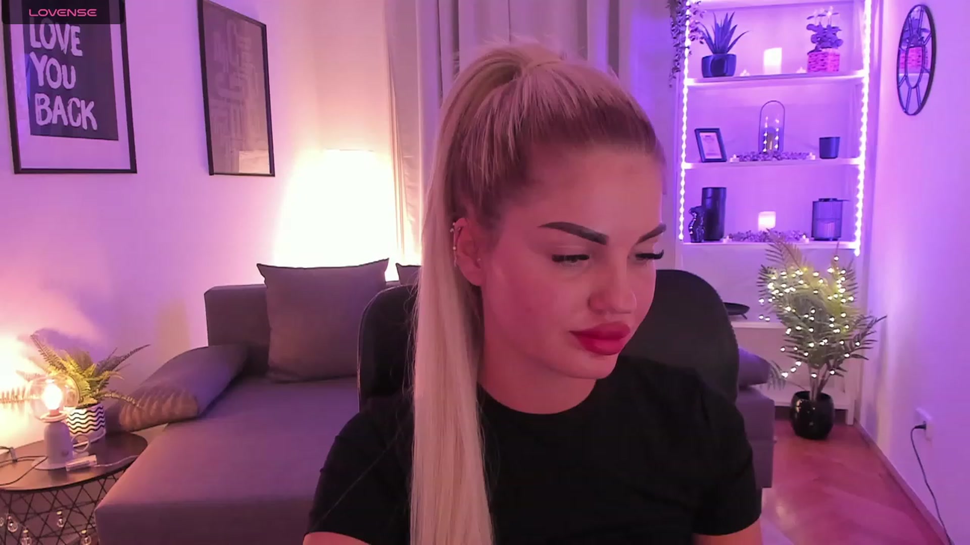 Gallery image thumbnail from NiaBlondie's myfreecams stream on, 11/21/2023, 19:53 image 19 of 20