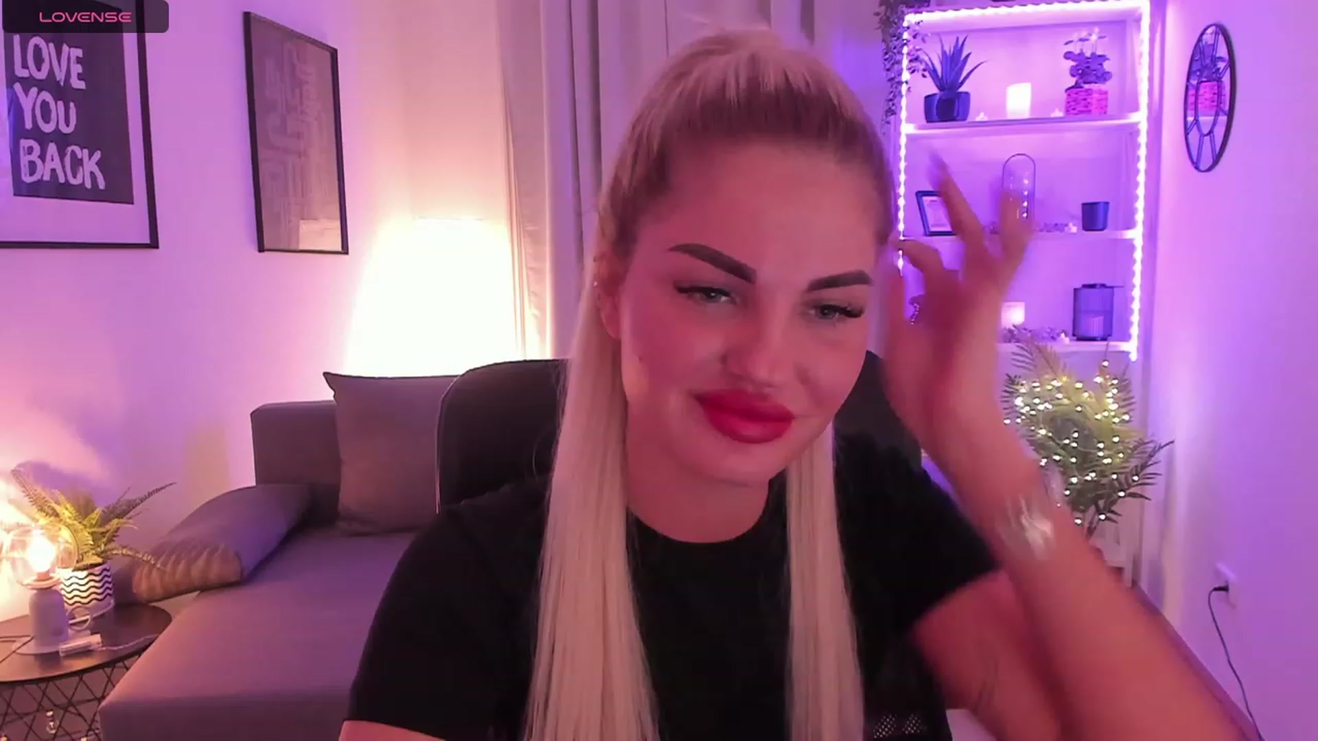 Gallery image thumbnail from NiaBlondie's myfreecams stream on, 11/21/2023, 19:53 image 2 of 20