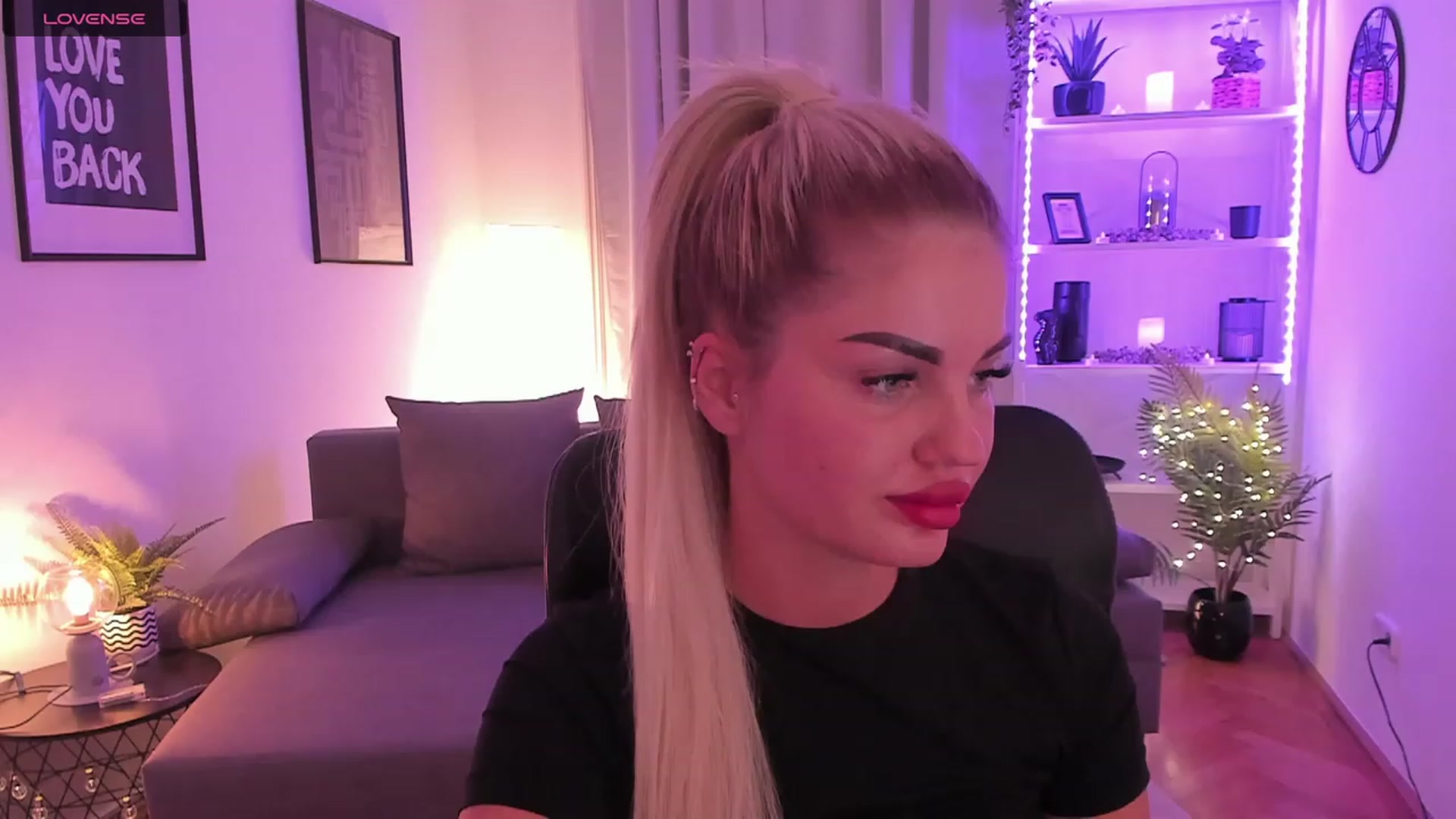 Gallery image thumbnail from NiaBlondie's myfreecams stream on, 11/21/2023, 19:53 image 17 of 20
