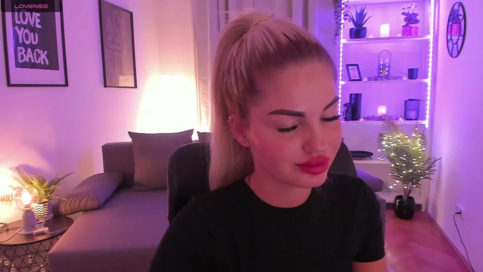 Gallery image thumbnail from NiaBlondie's myfreecams stream on, 11/21/2023, 19:53 image 8 of 20