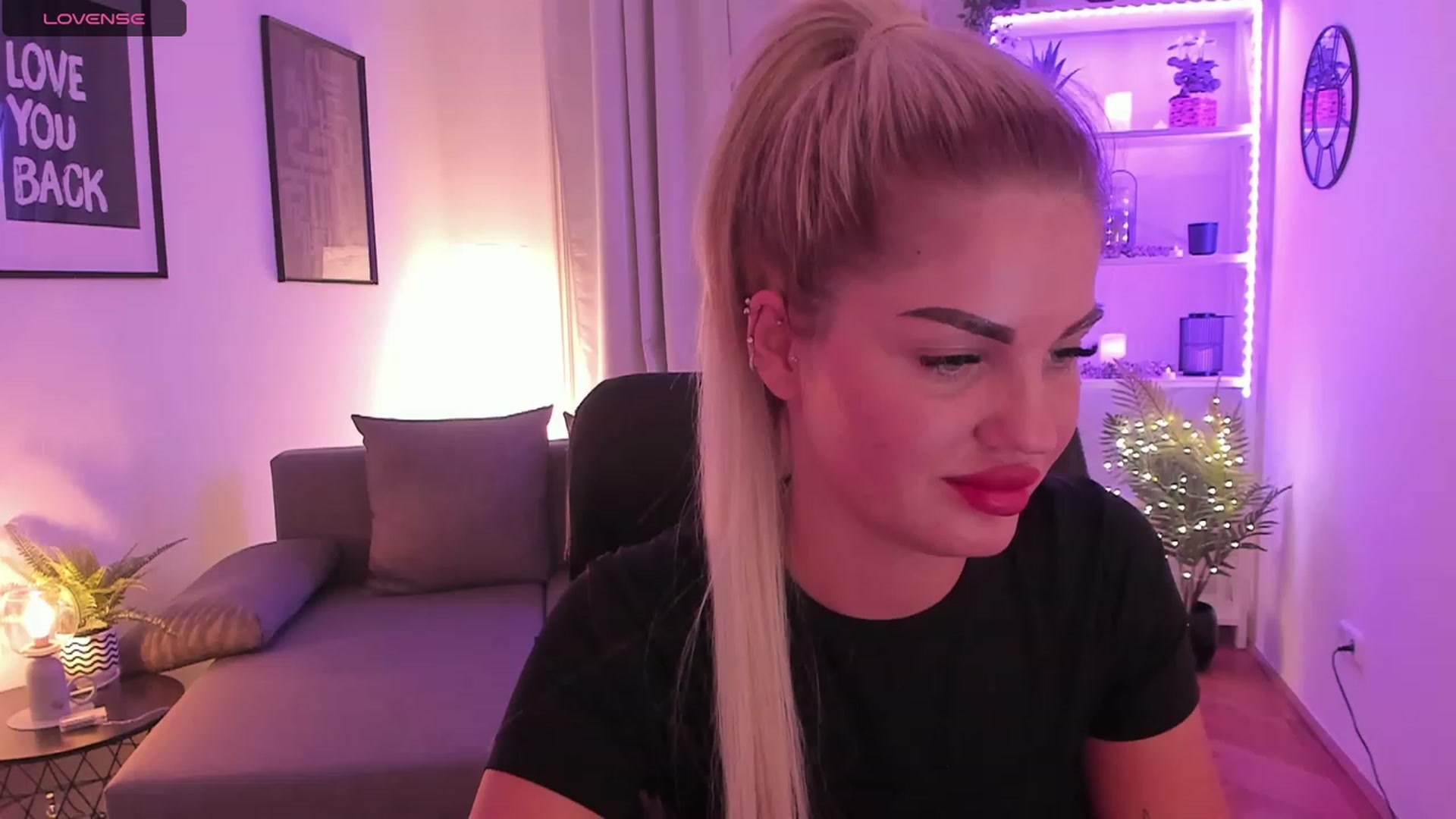 Gallery image thumbnail from NiaBlondie's myfreecams stream on, 11/21/2023, 21:28 image 11 of 20