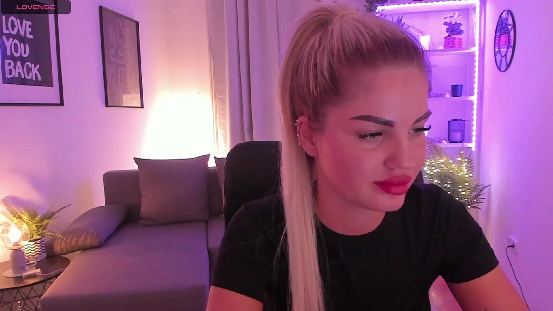 Gallery image thumbnail from NiaBlondie's myfreecams stream on, 11/21/2023, 21:28 image 12 of 20