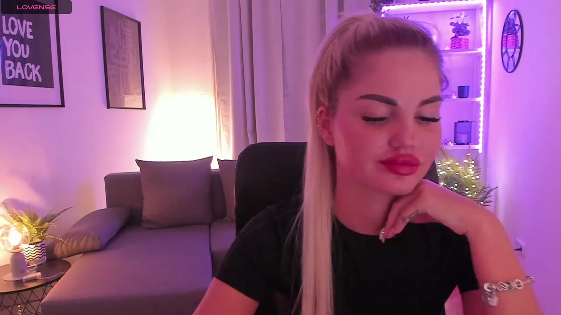 Gallery image thumbnail from NiaBlondie's myfreecams stream on, 11/21/2023, 21:28 image 10 of 20