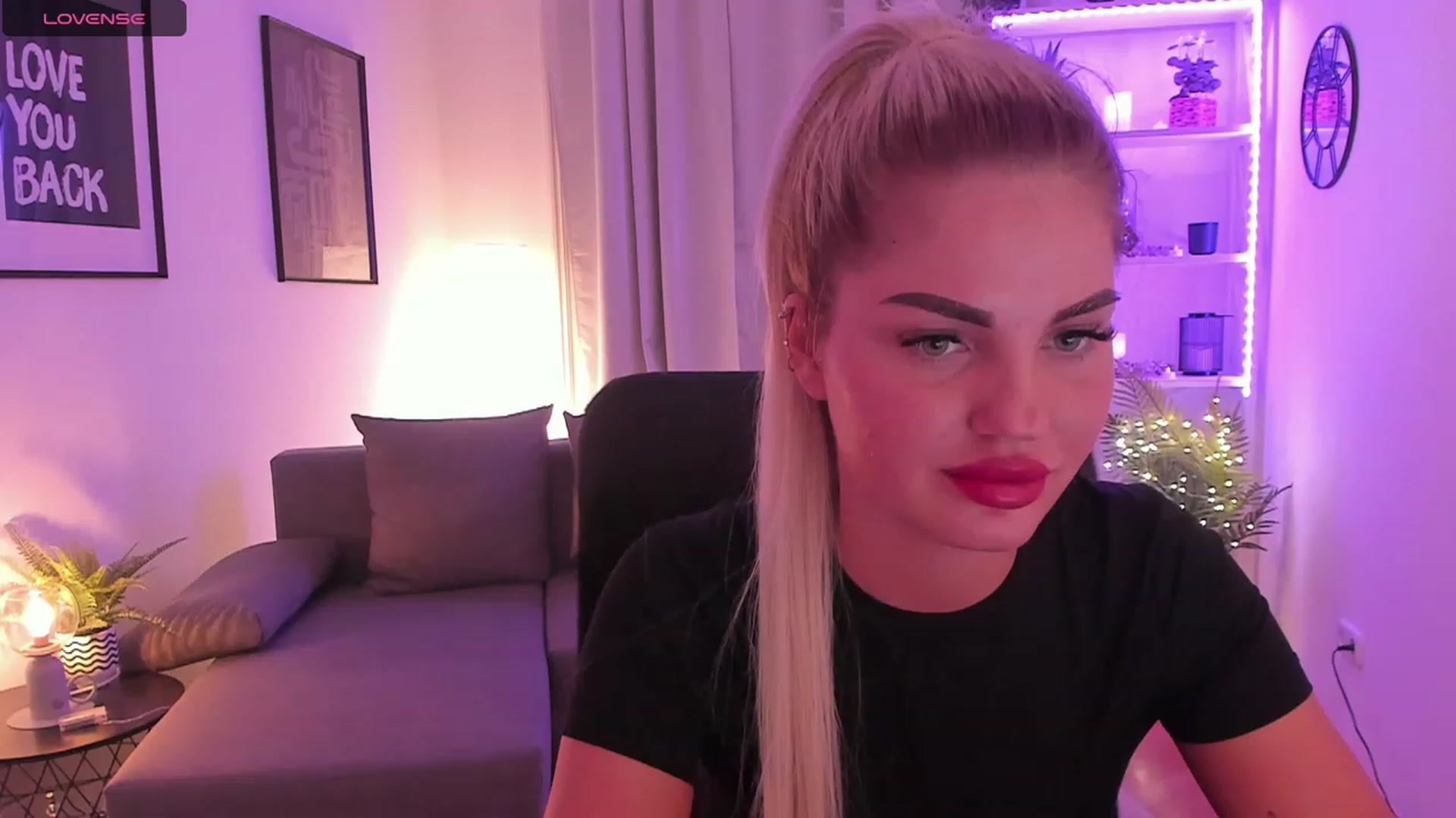 Gallery image thumbnail from NiaBlondie's myfreecams stream on, 11/21/2023, 21:28 image 13 of 20