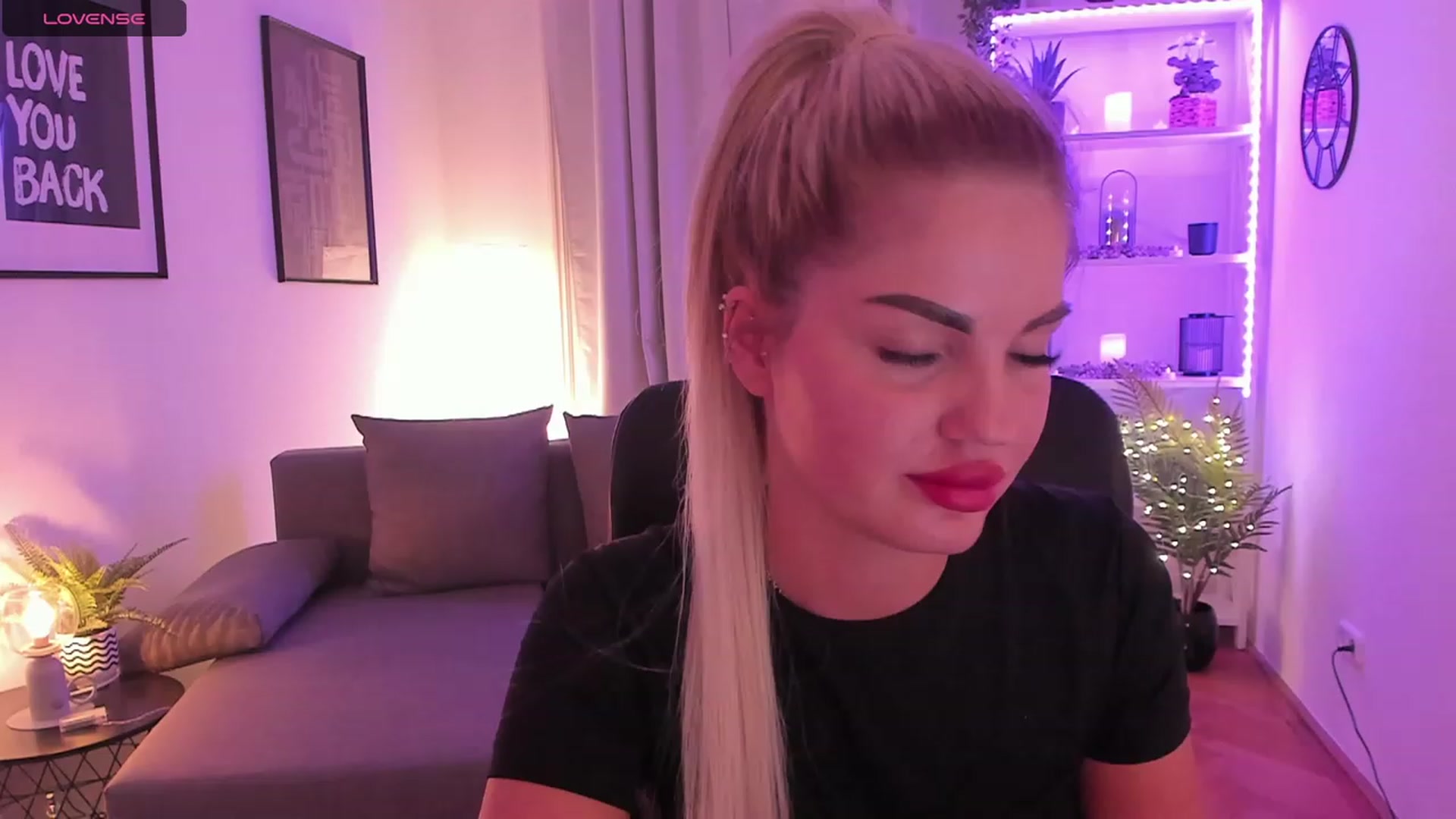 Gallery image thumbnail from NiaBlondie's myfreecams stream on, 11/21/2023, 21:28 image 9 of 20