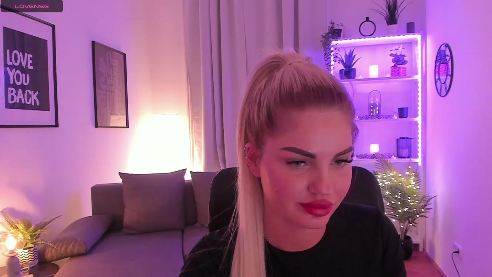 Gallery image thumbnail from NiaBlondie's myfreecams stream on, 11/21/2023, 21:28 image 8 of 20