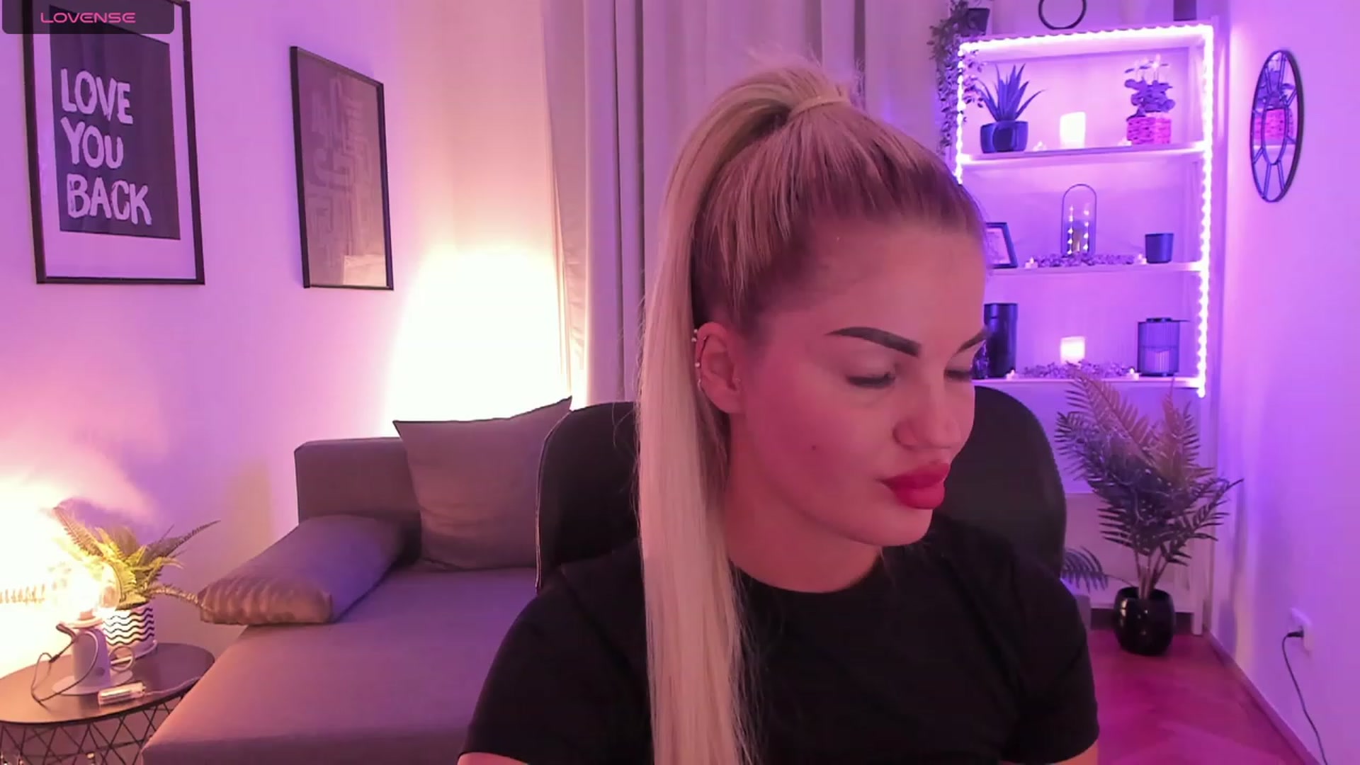 Gallery image thumbnail from NiaBlondie's myfreecams stream on, 11/22/2023, 19:33 image 8 of 20