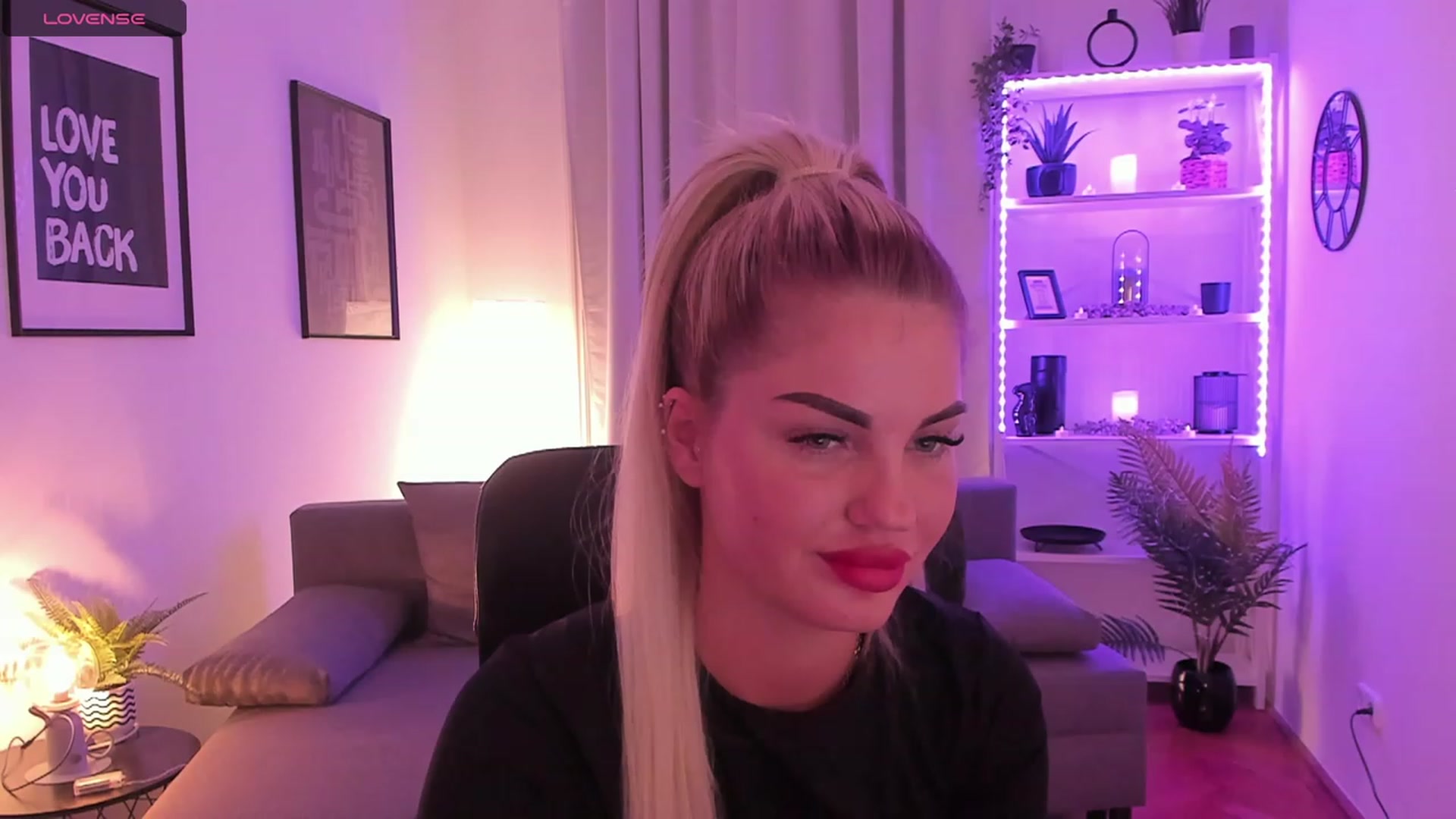 Gallery image thumbnail from NiaBlondie's myfreecams stream on, 11/22/2023, 19:33 image 11 of 20