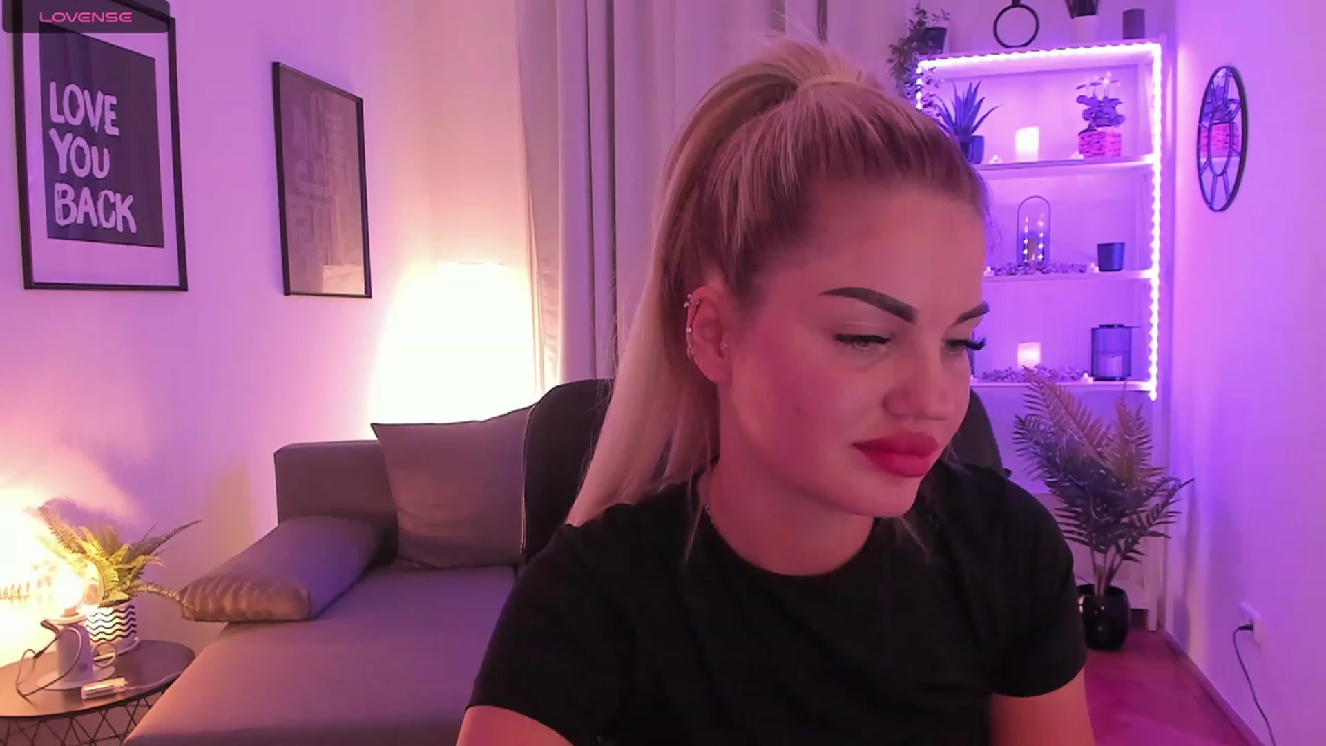 Gallery image thumbnail from NiaBlondie's myfreecams stream on, 11/22/2023, 19:33 image 16 of 20