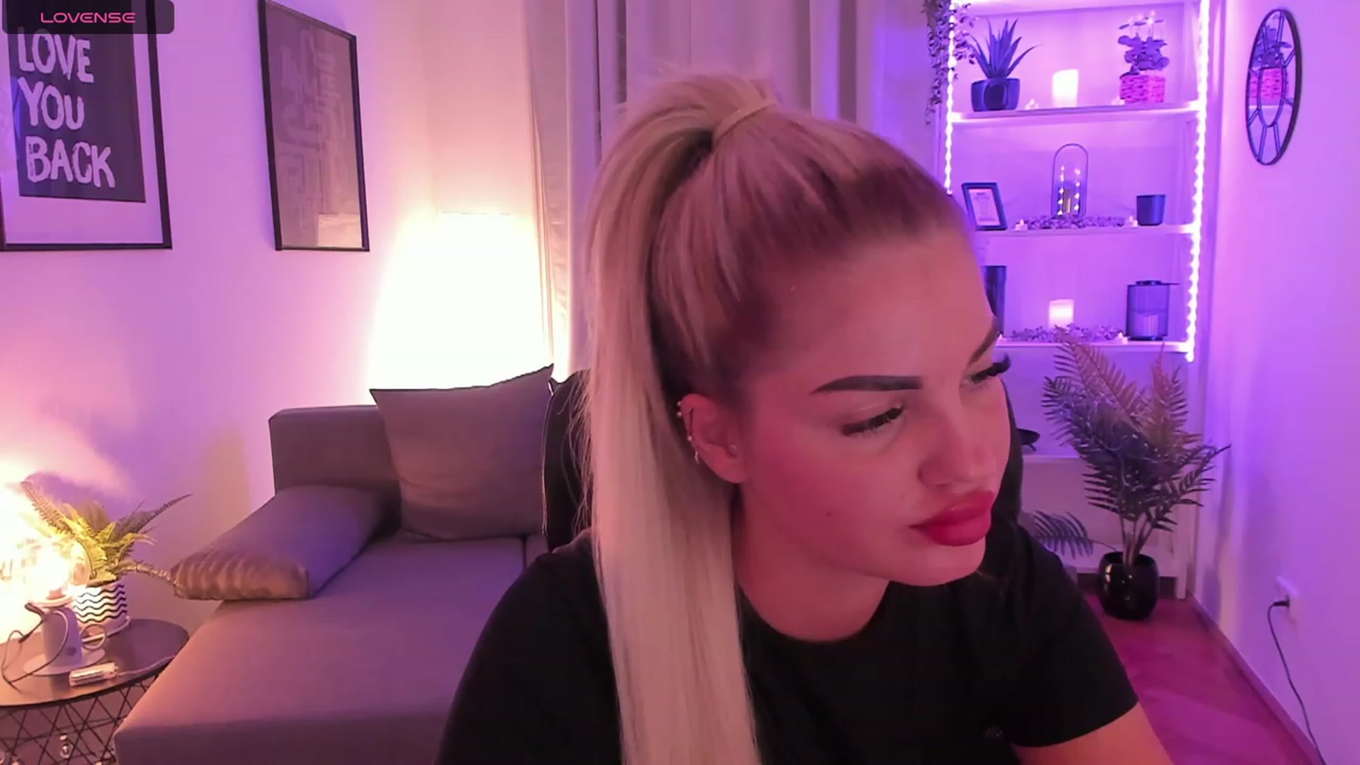 Gallery image thumbnail from NiaBlondie's myfreecams stream on, 11/22/2023, 19:33 image 1 of 20