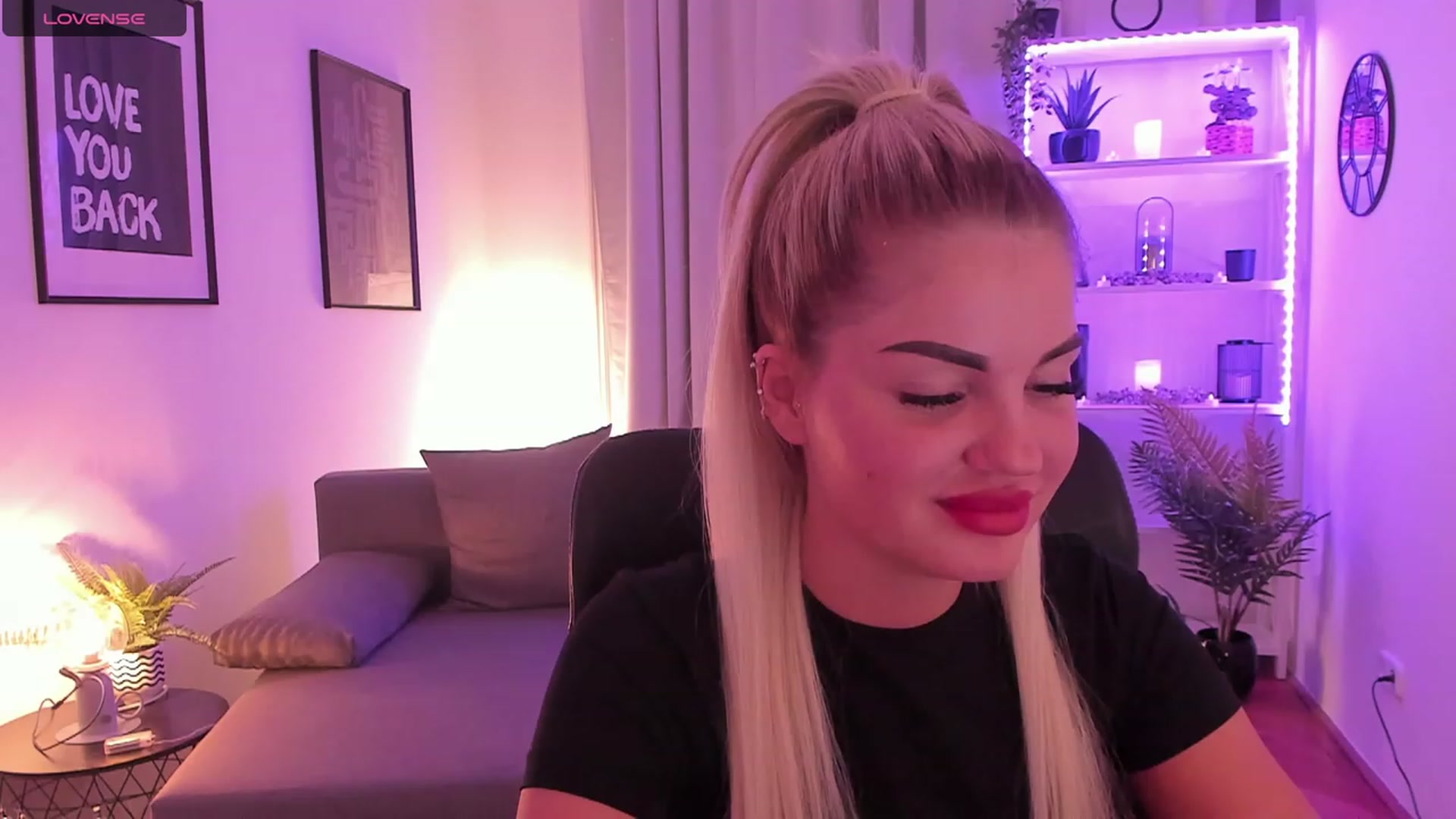 Gallery image thumbnail from NiaBlondie's myfreecams stream on, 11/22/2023, 19:33 image 5 of 20