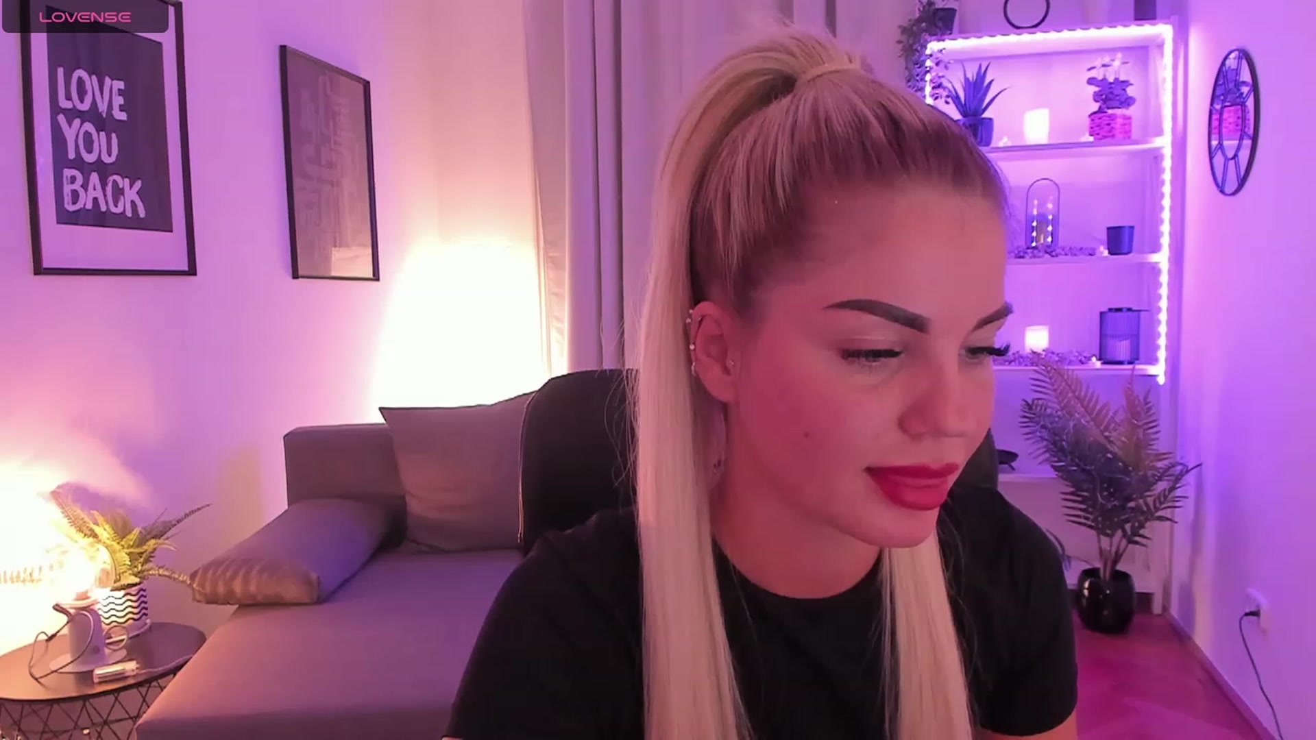 Gallery image thumbnail from NiaBlondie's myfreecams stream on, 11/22/2023, 19:33 image 4 of 20