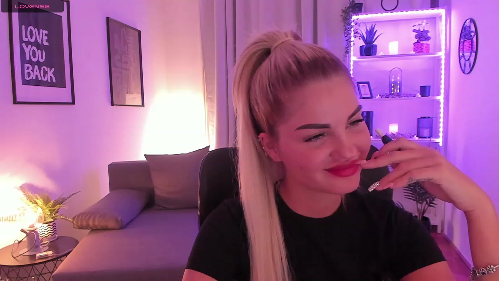 Gallery image thumbnail from NiaBlondie's myfreecams stream on, 11/22/2023, 19:33 image 7 of 20