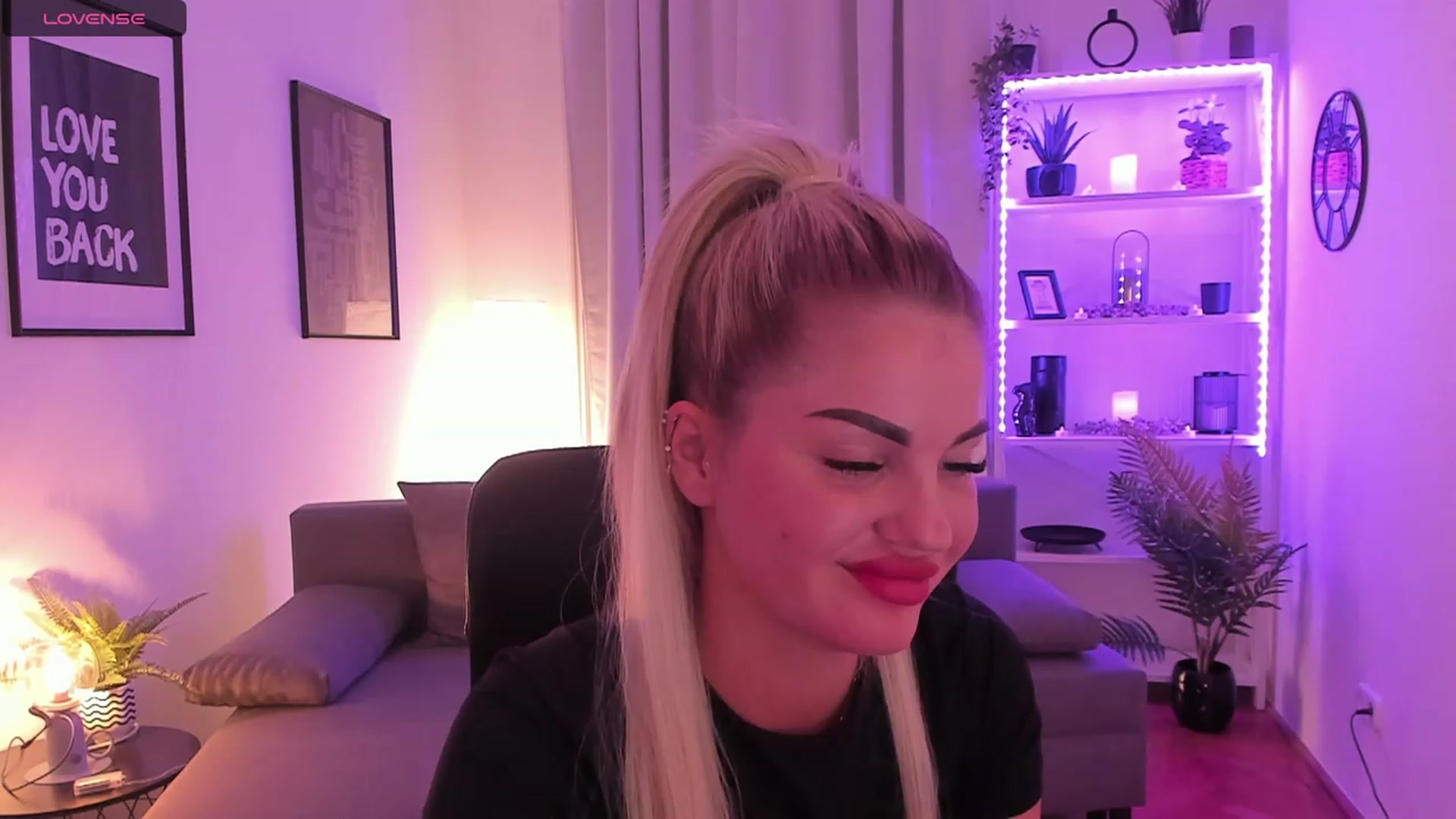 Gallery image thumbnail from NiaBlondie's myfreecams stream on, 11/22/2023, 19:33 image 13 of 20