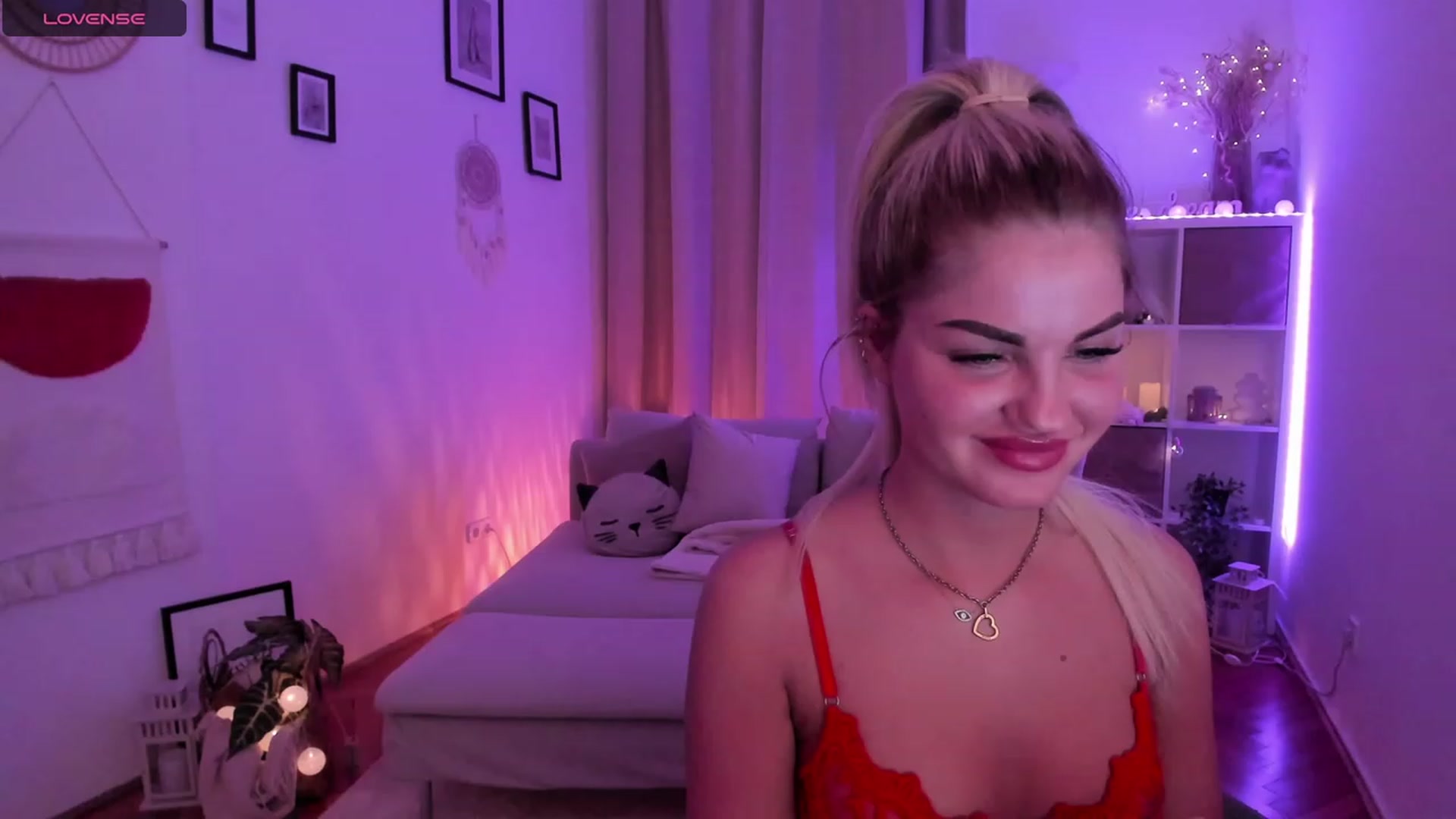 Gallery image thumbnail from NiaBlondie's myfreecams stream on, 11/24/2023, 24:01 image 8 of 20