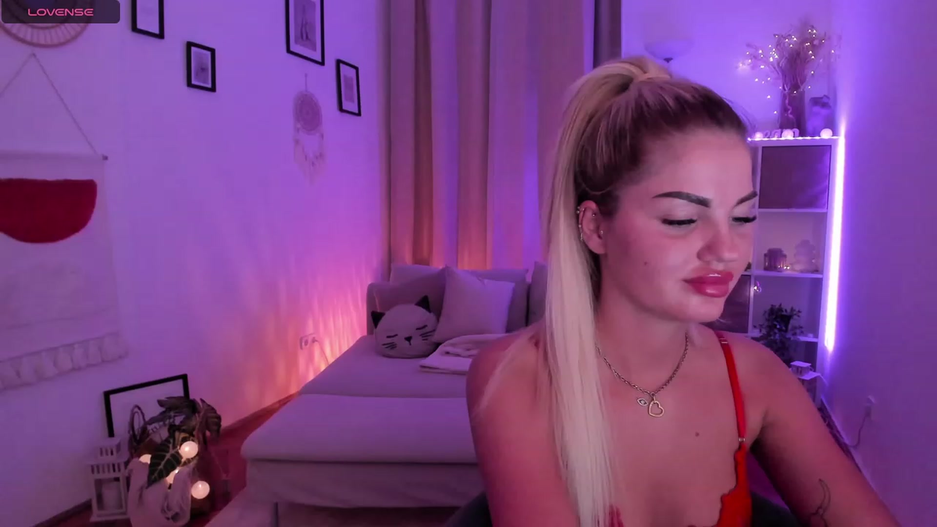 Gallery image thumbnail from NiaBlondie's myfreecams stream on, 11/24/2023, 24:01 image 13 of 20