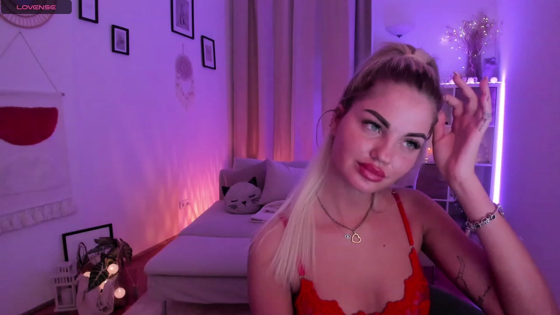 Gallery image thumbnail from NiaBlondie's myfreecams stream on, 11/24/2023, 24:01 image 7 of 20