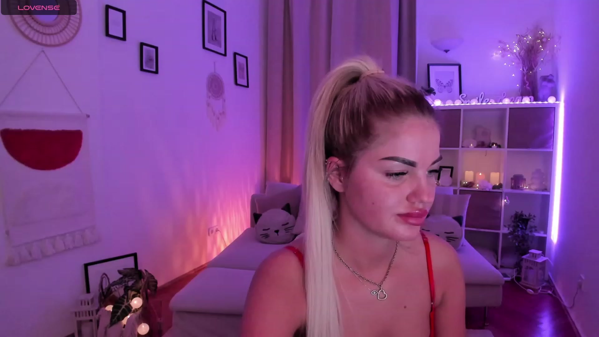 Gallery image thumbnail from NiaBlondie's myfreecams stream on, 11/24/2023, 24:43 image 12 of 20