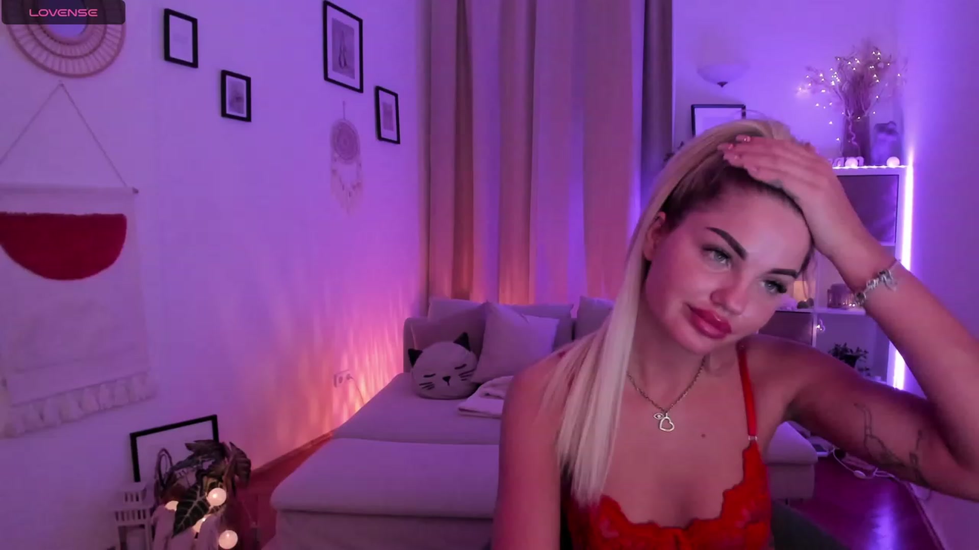 Gallery image thumbnail from NiaBlondie's myfreecams stream on, 11/24/2023, 24:43 image 2 of 20