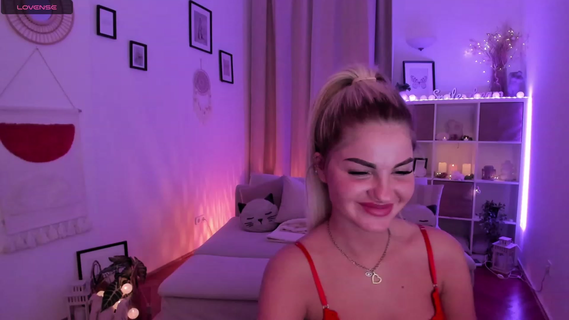 Gallery image thumbnail from NiaBlondie's myfreecams stream on, 11/24/2023, 24:43 image 9 of 20