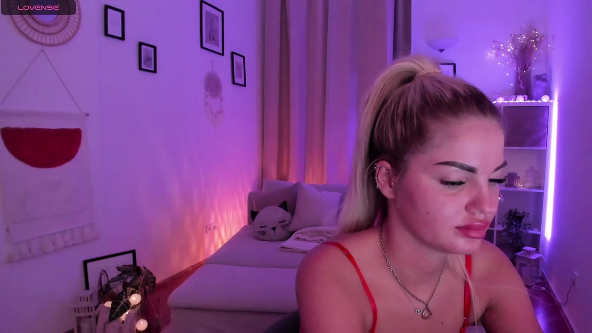 Gallery image thumbnail from NiaBlondie's myfreecams stream on, 11/24/2023, 24:43 image 17 of 20
