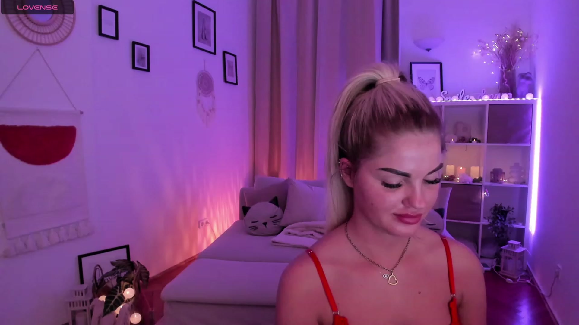 Gallery image thumbnail from NiaBlondie's myfreecams stream on, 11/24/2023, 24:43 image 10 of 20