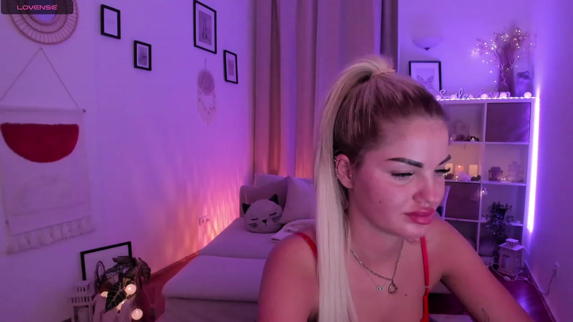 Gallery image thumbnail from NiaBlondie's myfreecams stream on, 11/24/2023, 24:43 image 15 of 20