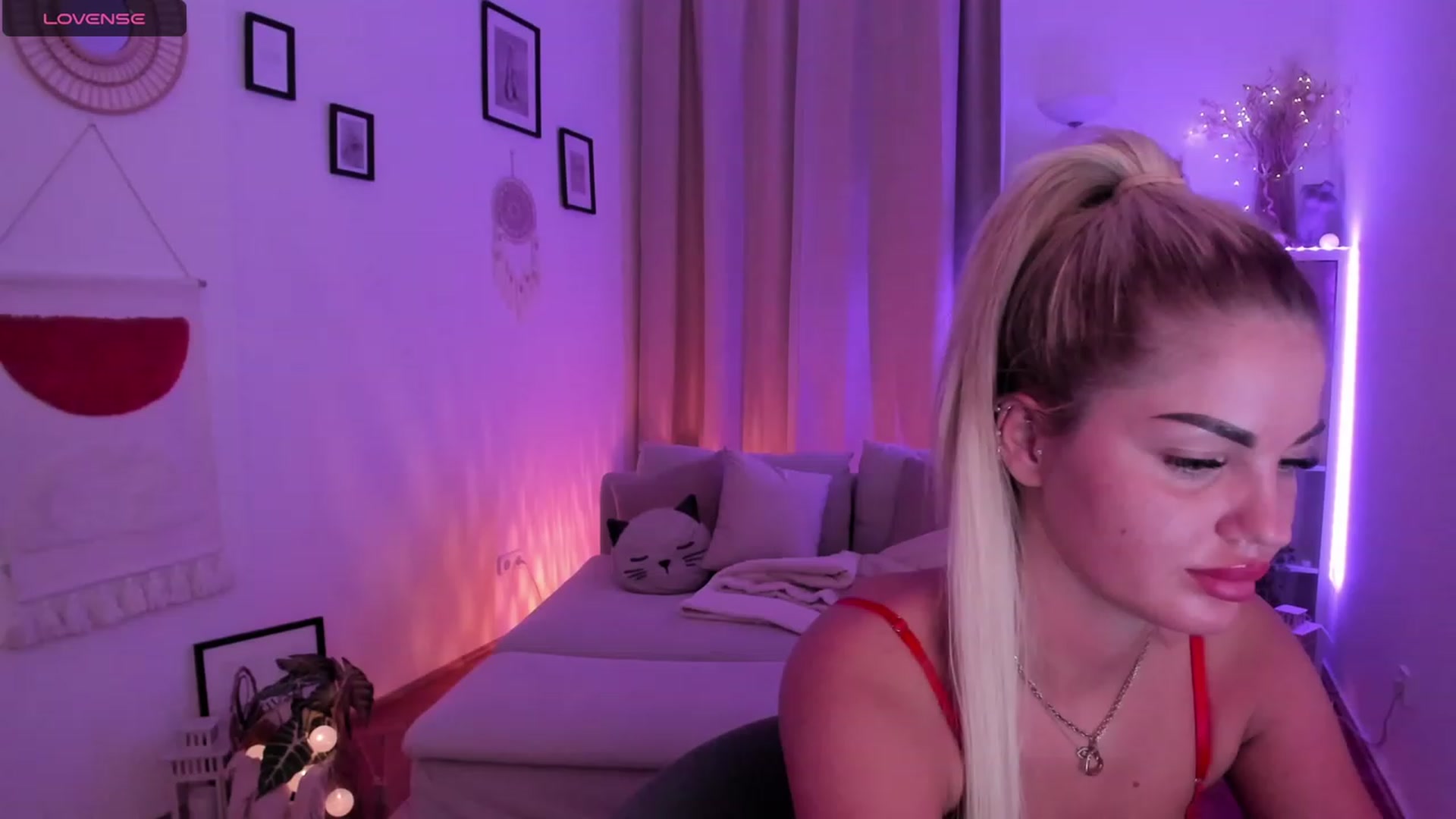 Gallery image thumbnail from NiaBlondie's myfreecams stream on, 11/24/2023, 24:43 image 3 of 20