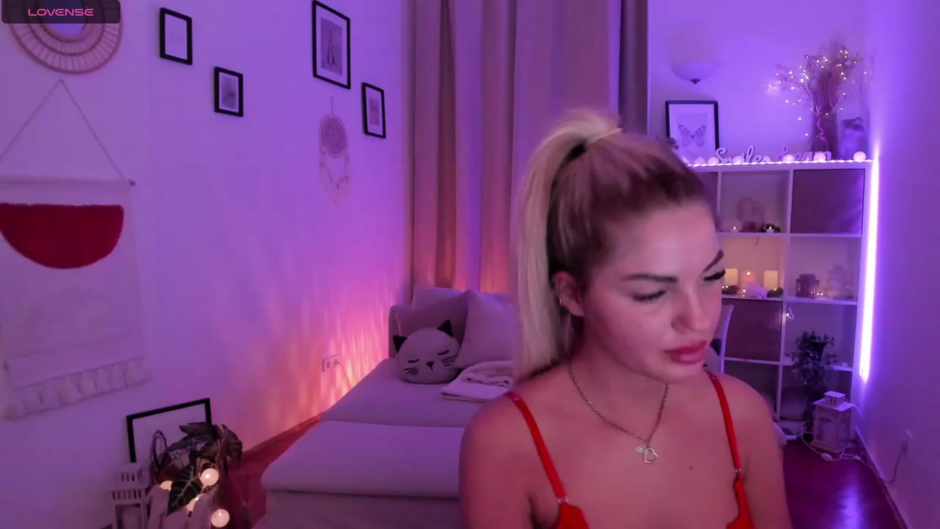 Gallery image thumbnail from NiaBlondie's myfreecams stream on, 11/24/2023, 24:43 image 7 of 20