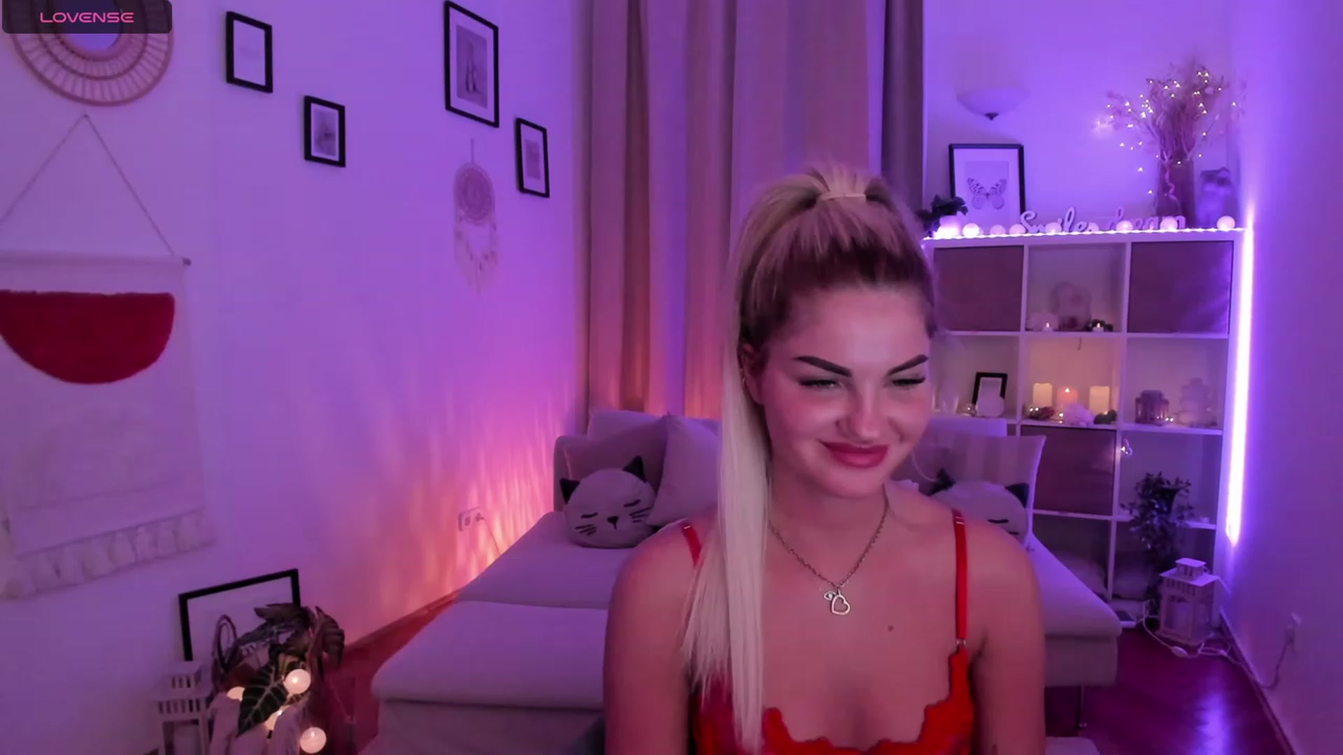 Gallery image thumbnail from NiaBlondie's myfreecams stream on, 11/24/2023, 24:43 image 4 of 20