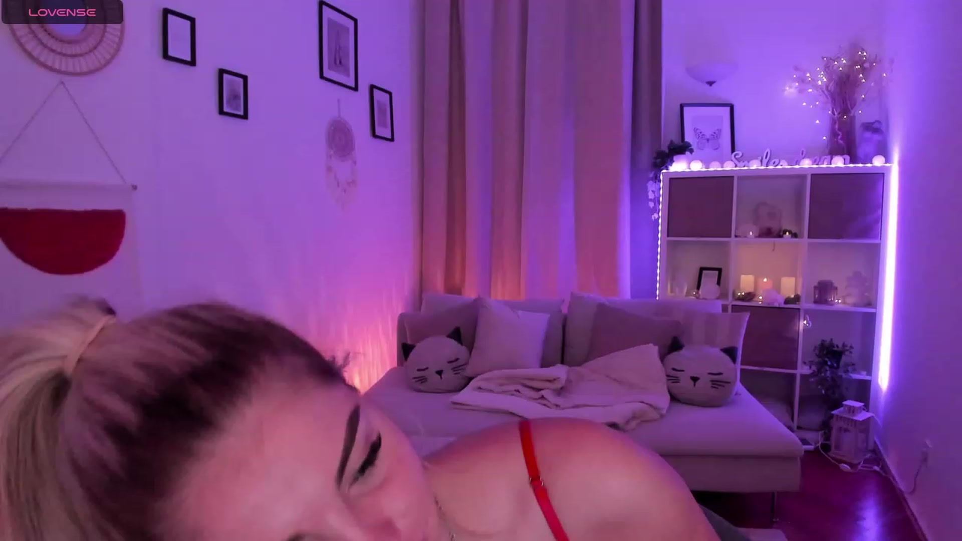 Gallery image thumbnail from NiaBlondie's myfreecams stream on, 11/24/2023, 24:43 image 5 of 20