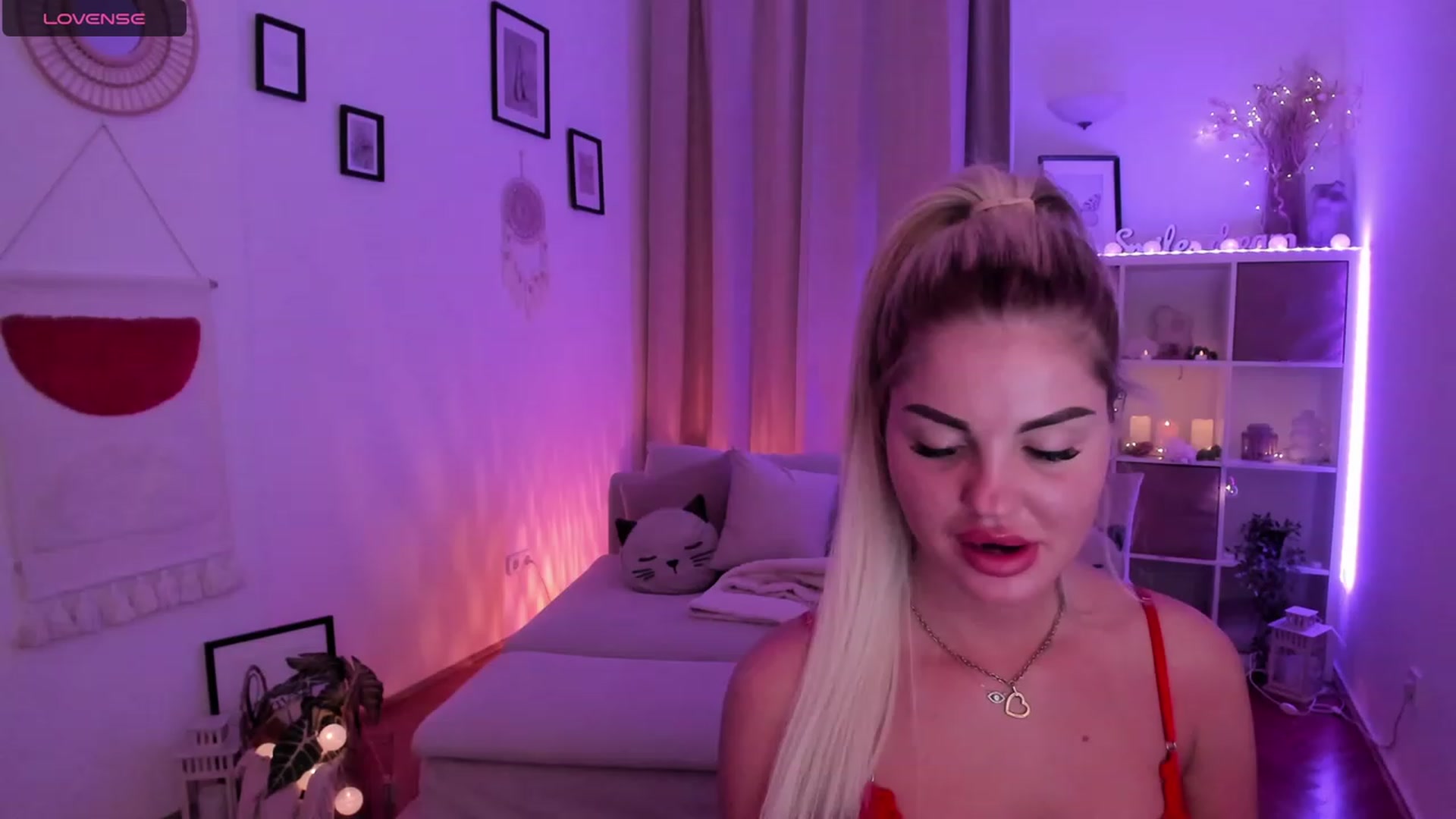 Gallery image thumbnail from NiaBlondie's myfreecams stream on, 11/24/2023, 24:43 image 11 of 20