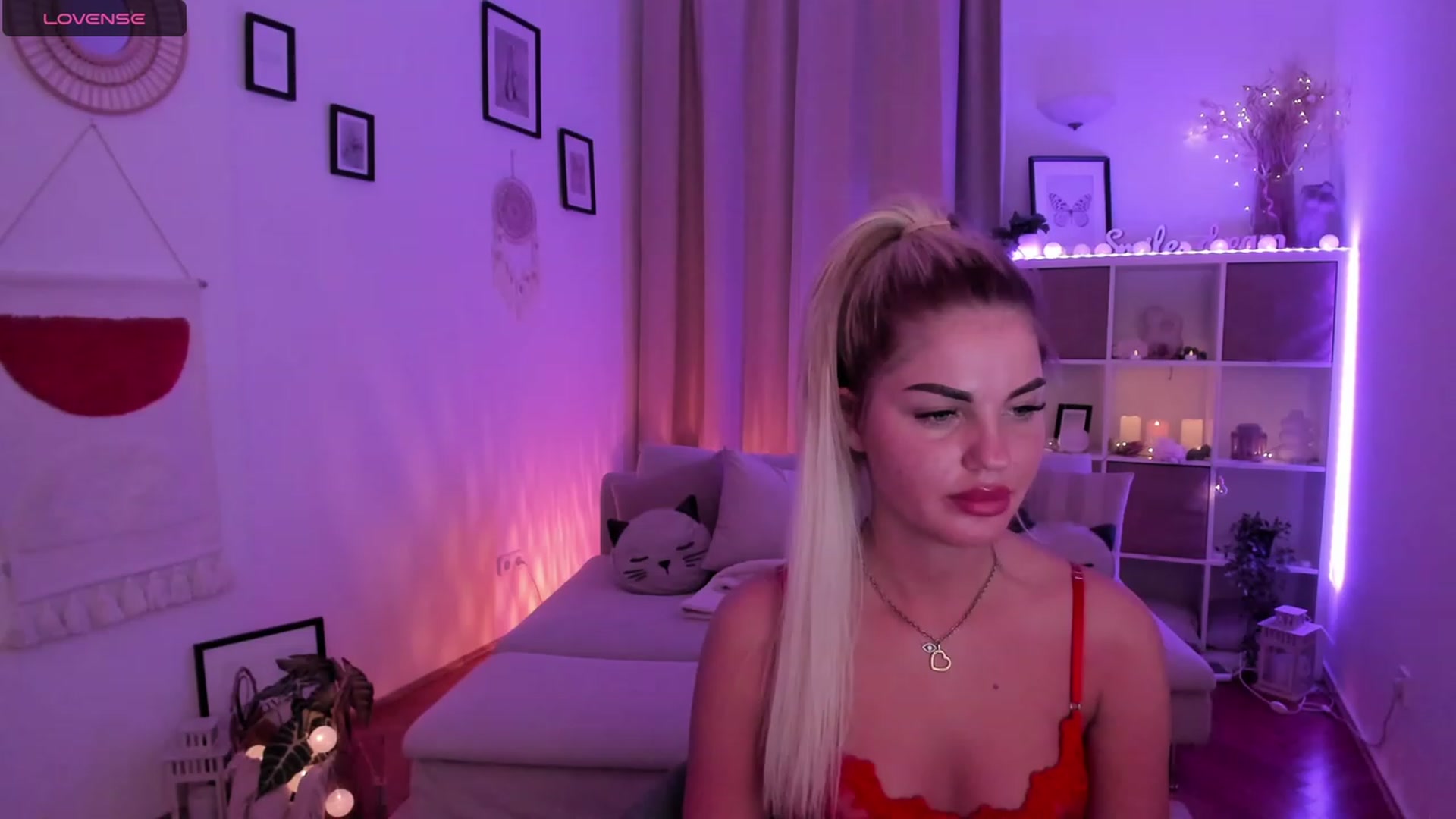 Gallery image thumbnail from NiaBlondie's myfreecams stream on, 11/24/2023, 24:43 image 6 of 20